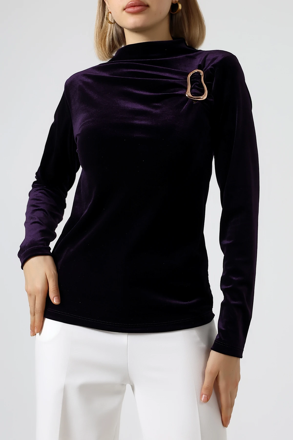 SABR Kadife Yarım Balıkçı Yaka Tokalı Bluz – Zarif & Şık Kadın Bluz