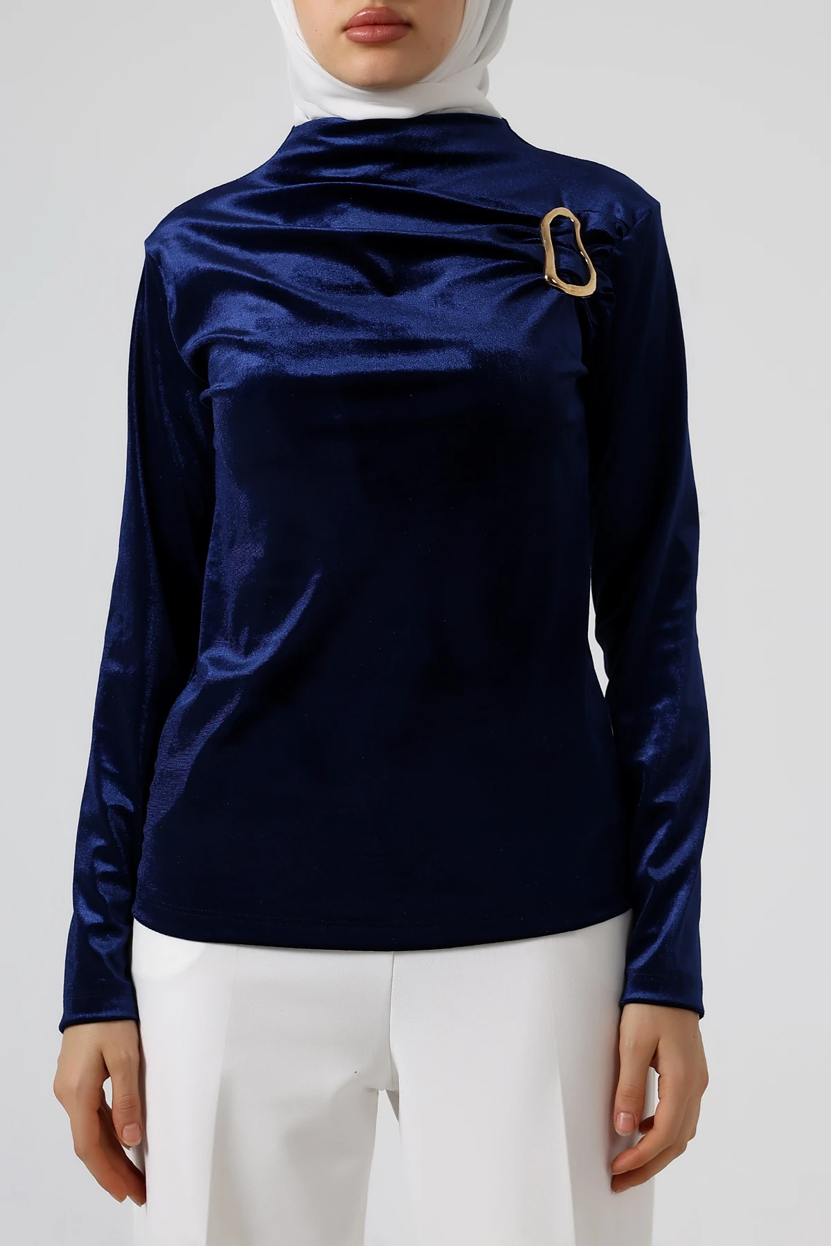 SABR Kadife Yarım Balıkçı Yaka Tokalı Bluz – Zarif & Şık Kadın Bluz - Lacivert Kadife