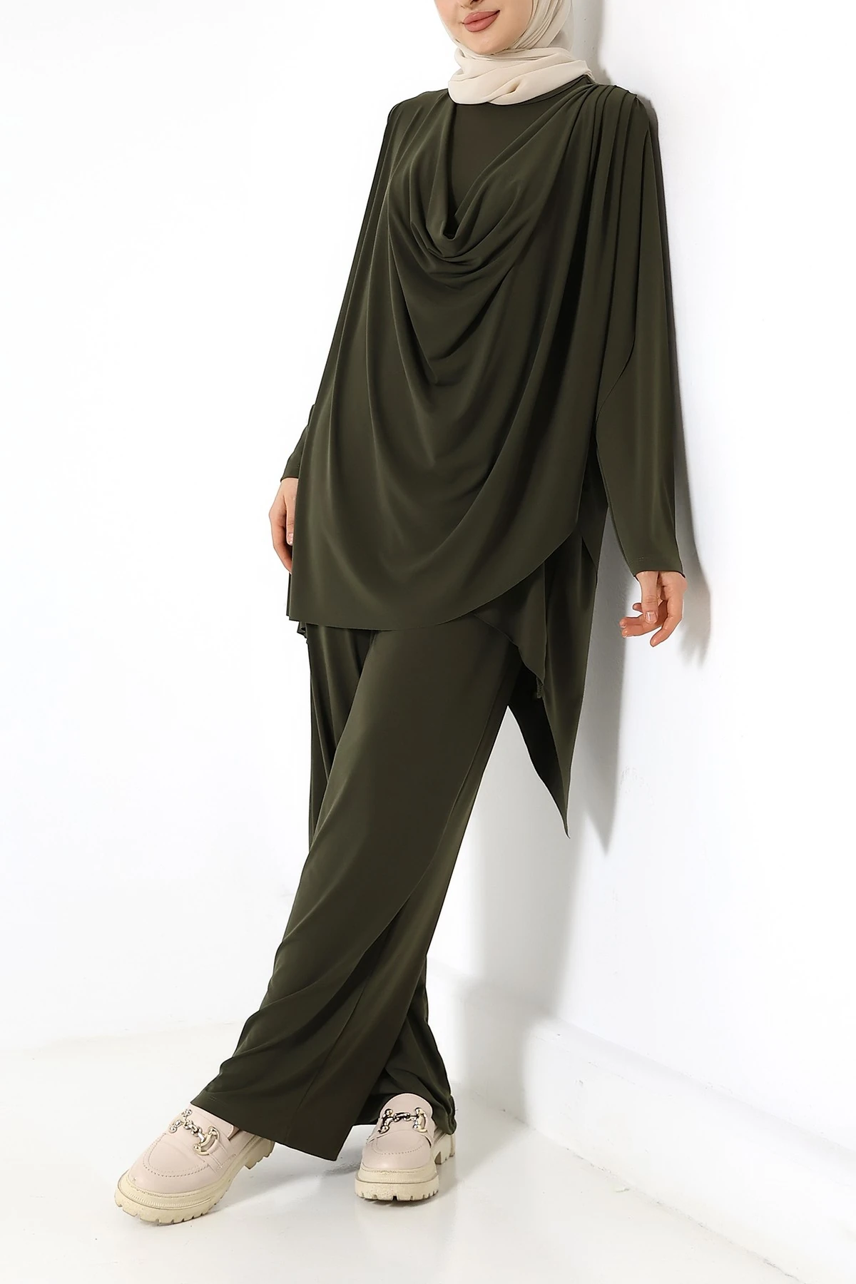 SABR Sandy Drapeli Asimetrik Tunik & Pantolon İkili Takım – Zarif Günlük Şıklık