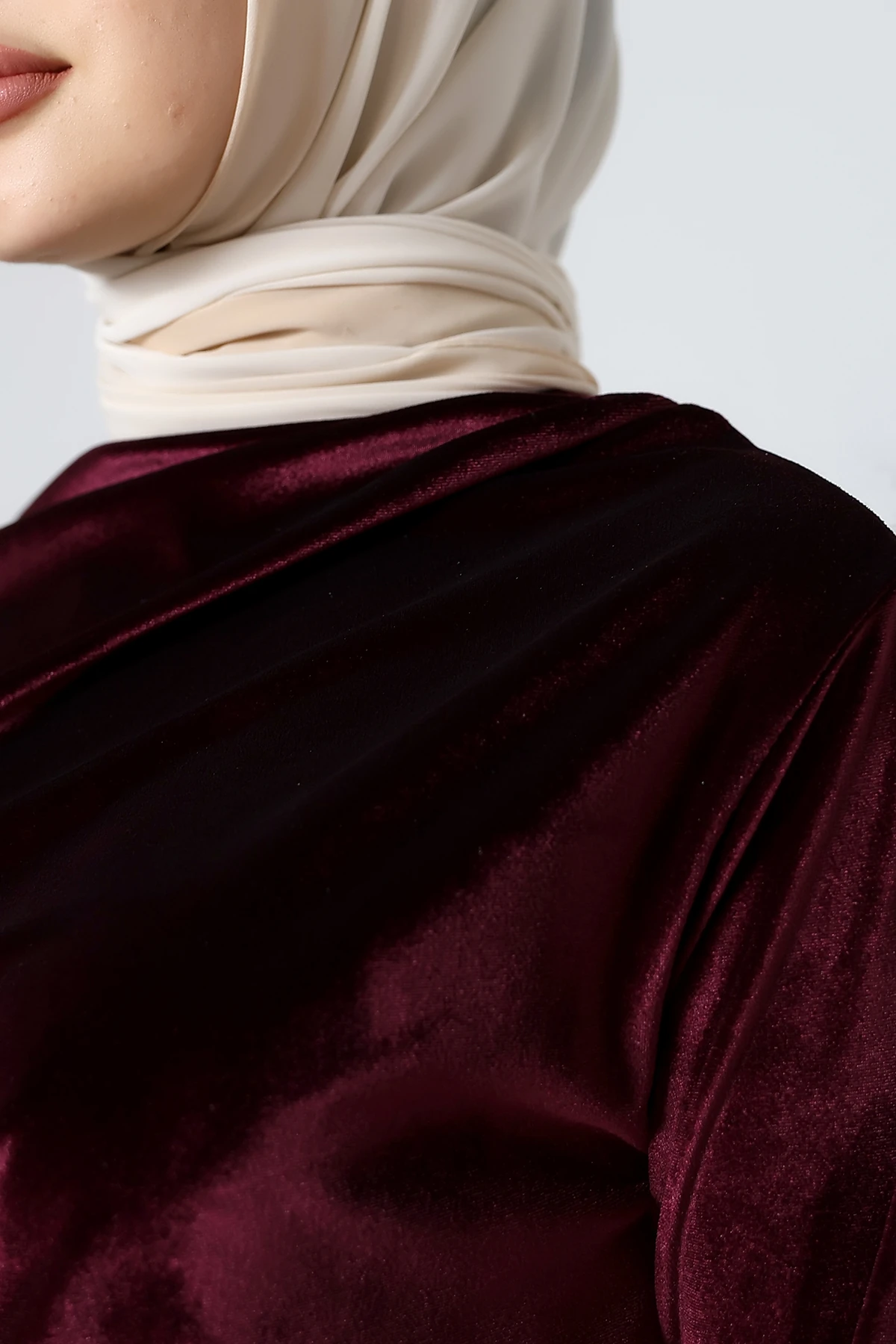 SABR Kadife Balıkçı Yaka Büzgü Detaylı Bluz – Şık & Zarif