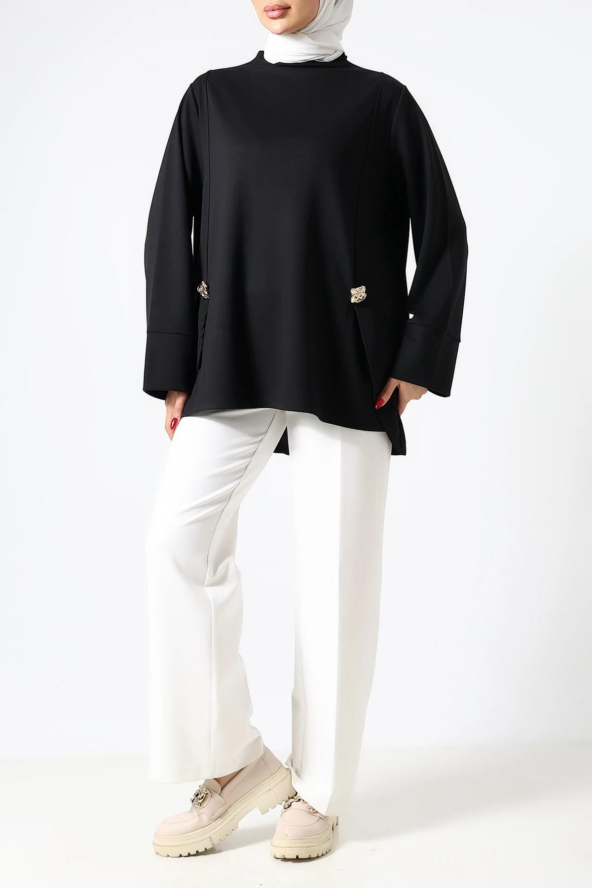 SABR Polyviskon Metal Broş Detaylı Geniş Kesim Tunik – Şık & Modern Tasarım - Siyah PolyViskon