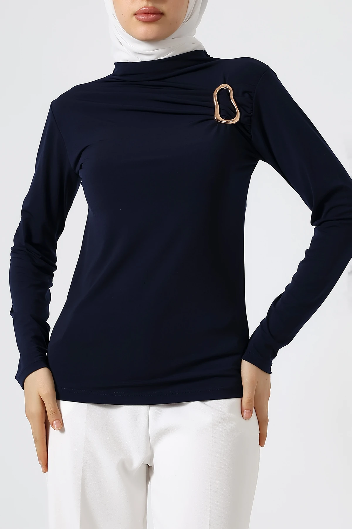 SABR Sandy Yarım Balıkçı Yaka Tokalı Bluz – Modern & Şık Sandy Bluz - Lacivert Sandy