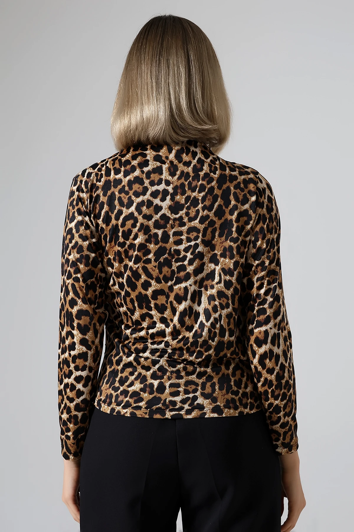 SABR Dijital Micro Leopar Desenli Bluz – Yarım Balıkçı Yaka Şık Bluz