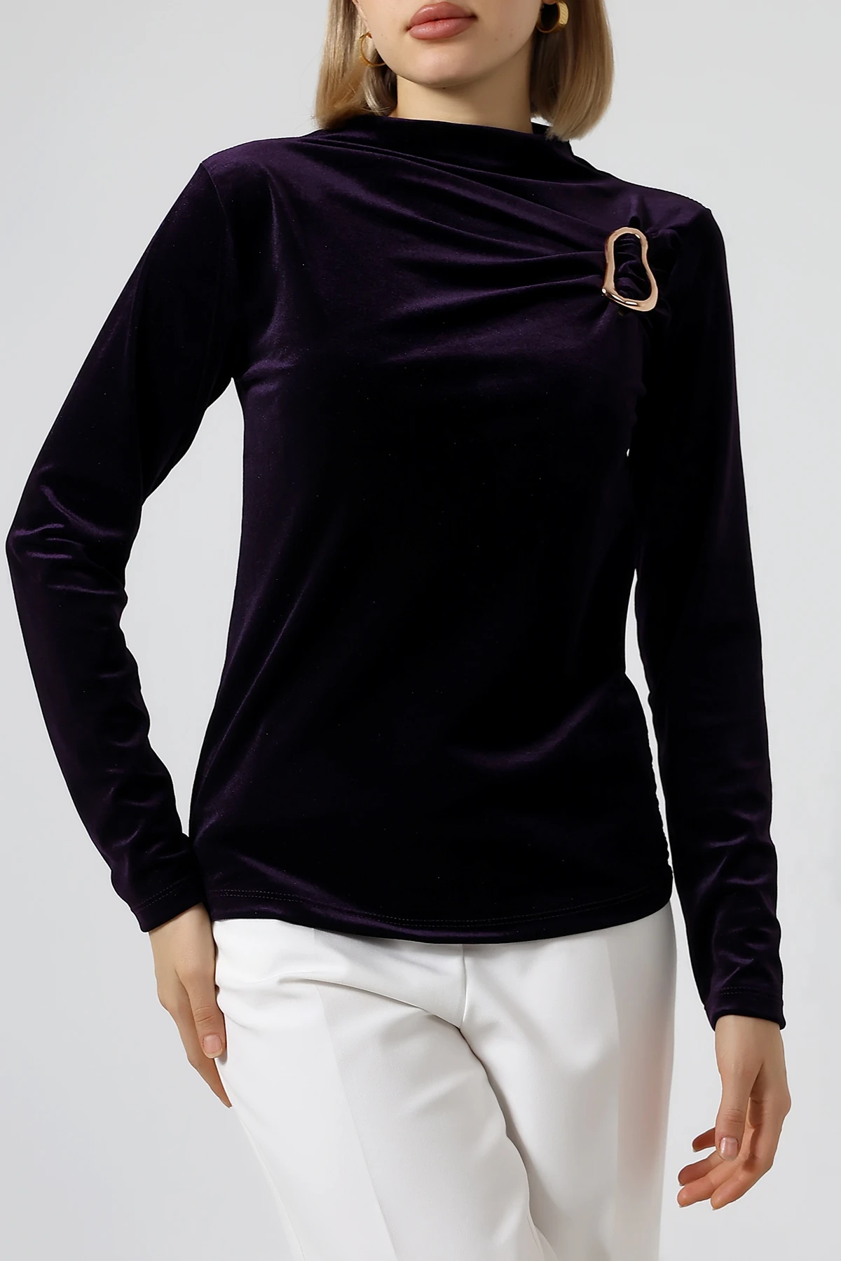 SABR Kadife Yarım Balıkçı Yaka Tokalı Bluz – Zarif & Şık Kadın Bluz