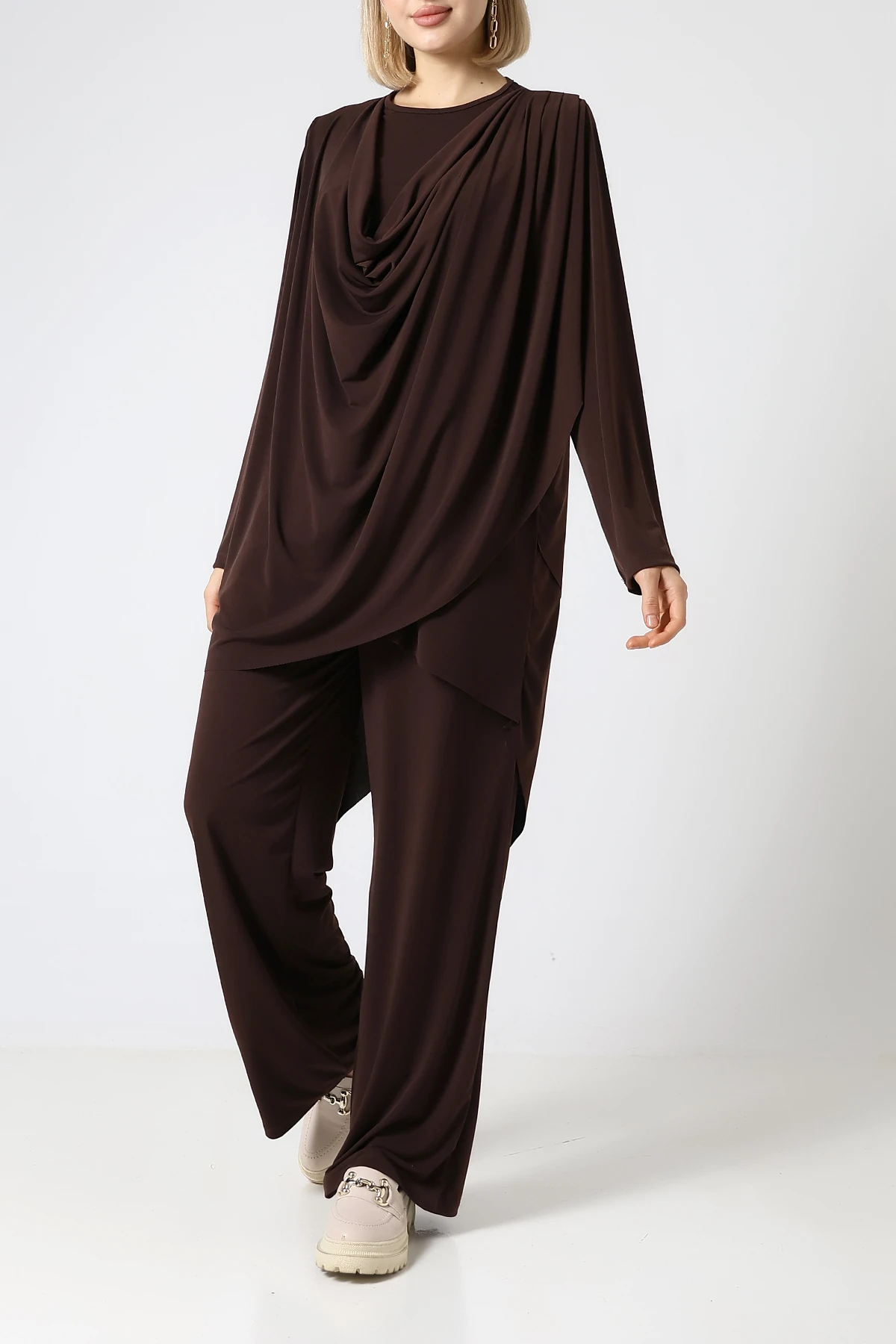 SABR Sandy Drapeli Asimetrik Tunik & Pantolon İkili Takım – Zarif Günlük Şıklık - Koyu Kahve Sandy