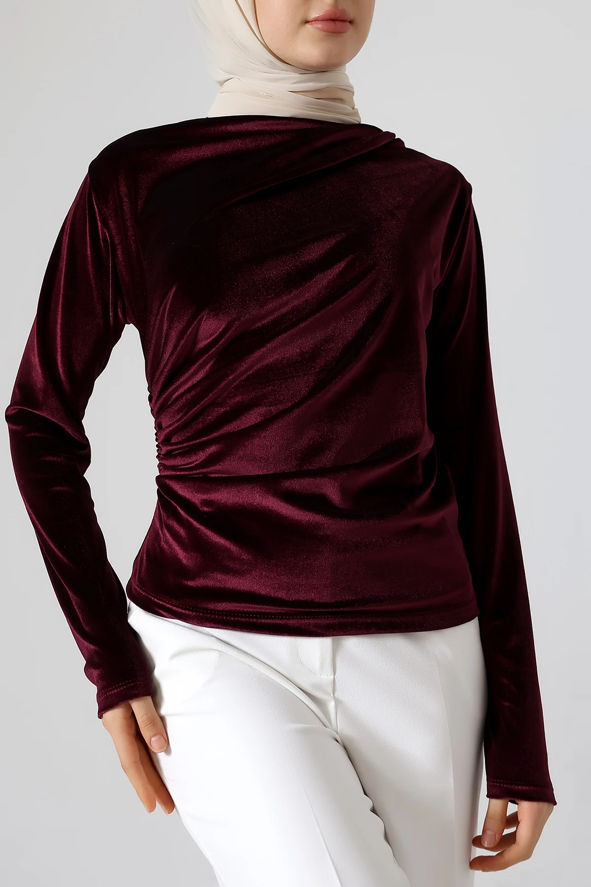 SABR Kadife Balıkçı Yaka Büzgü Detaylı Bluz – Şık & Zarif