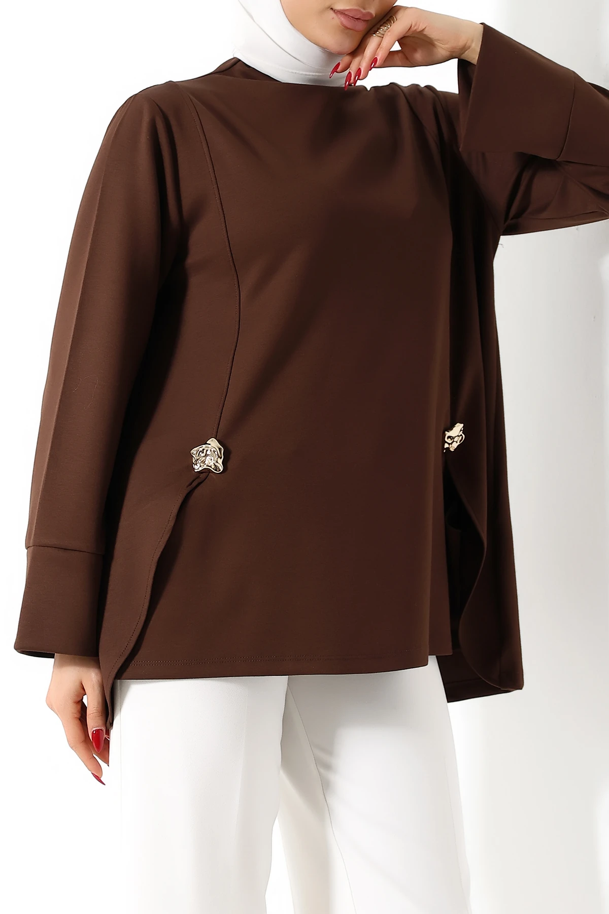 SABR Polyviskon Metal Broş Detaylı Geniş Kesim Tunik – Şık & Modern Tasarım