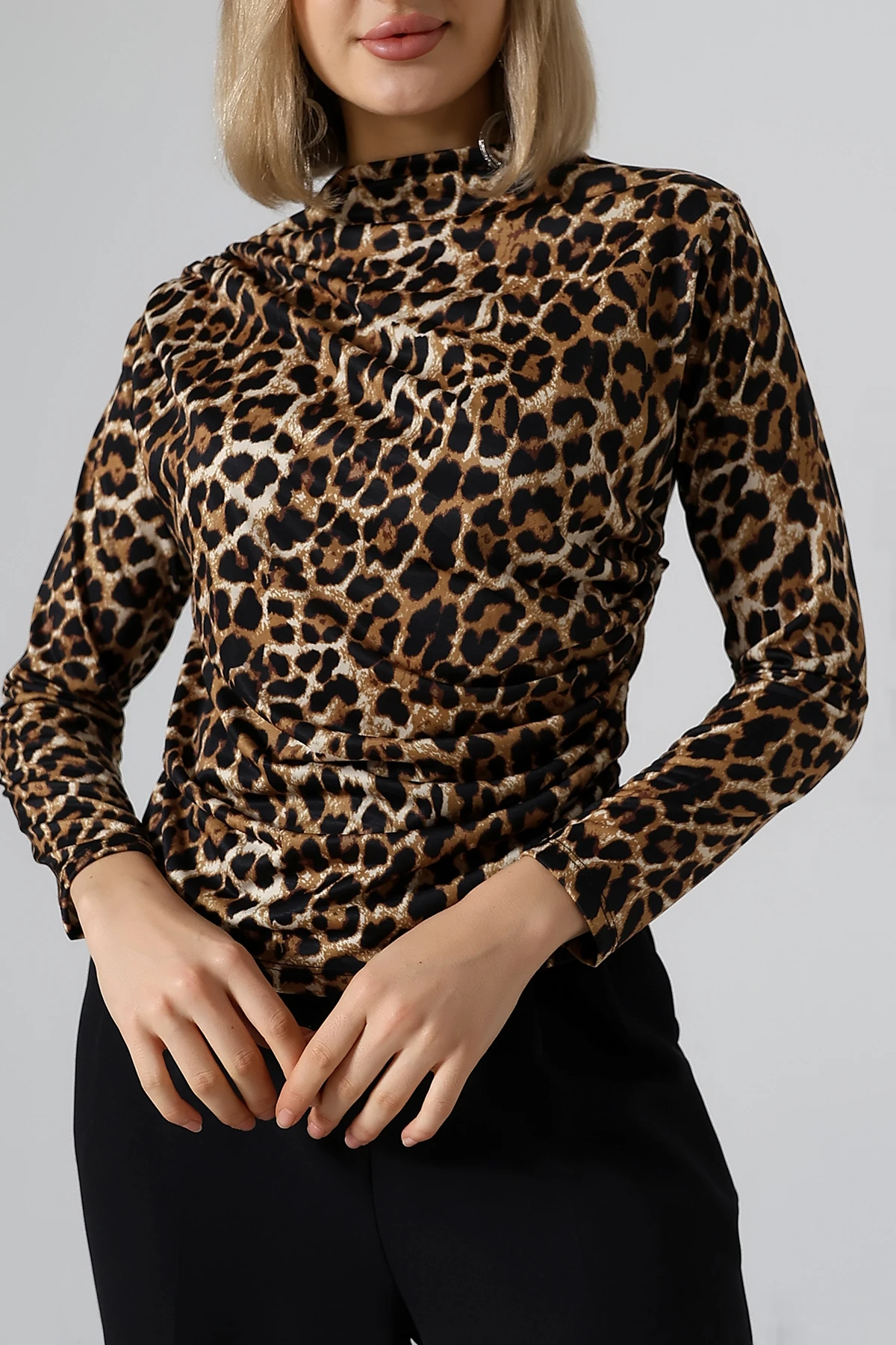 SABR Dijital Micro Leopar Desenli Bluz – Yarım Balıkçı Yaka Şık Bluz
