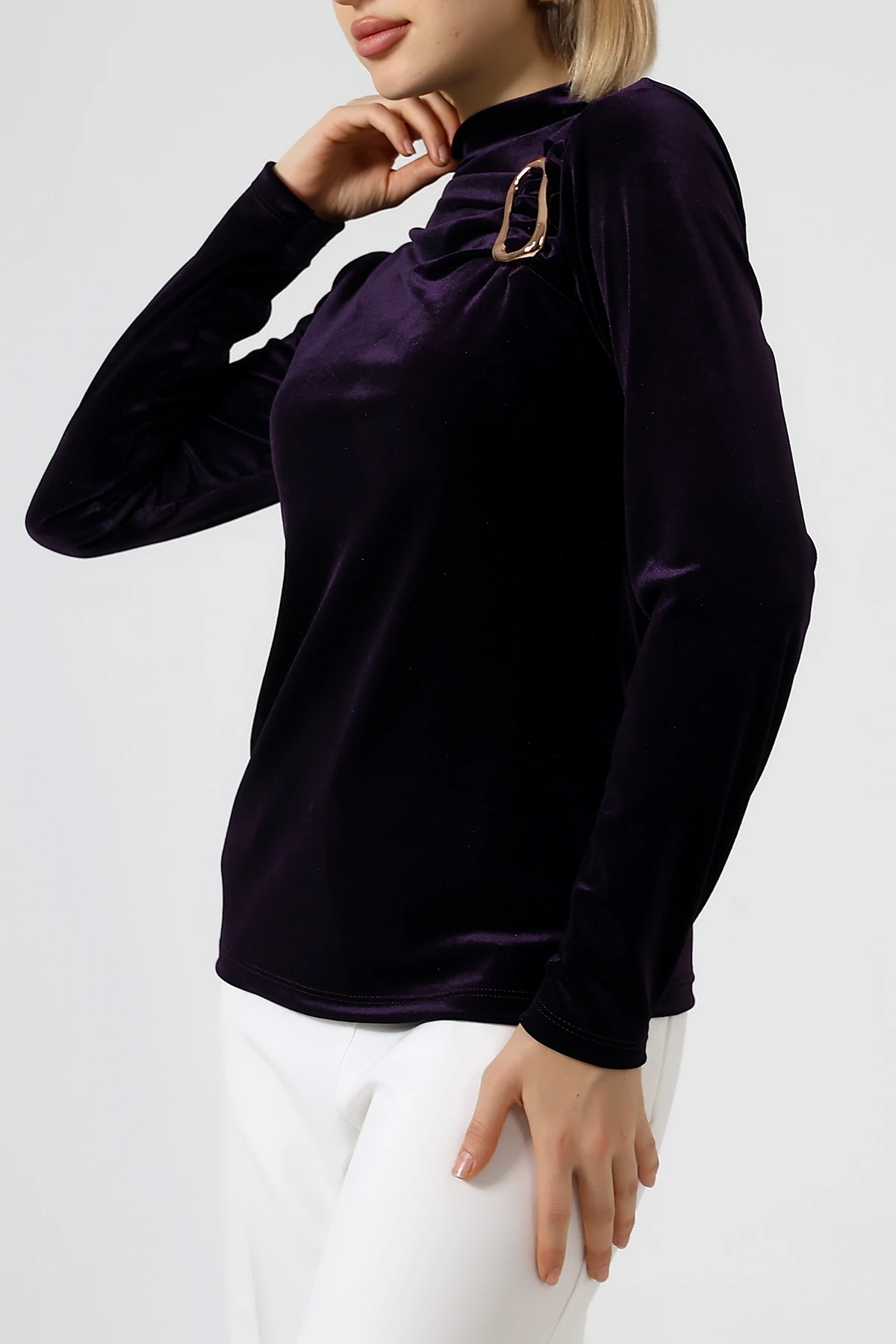 SABR Kadife Yarım Balıkçı Yaka Tokalı Bluz – Zarif & Şık Kadın Bluz