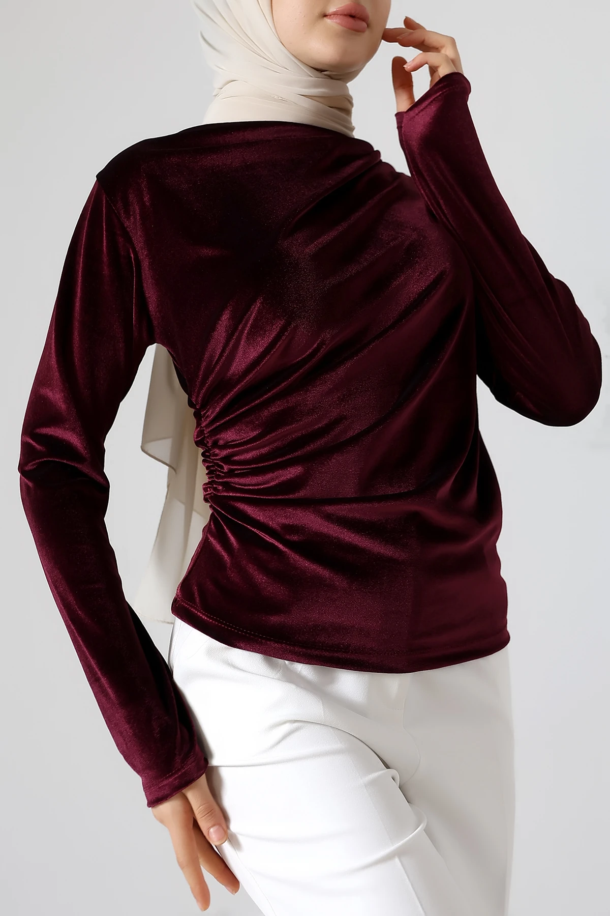SABR Kadife Balıkçı Yaka Büzgü Detaylı Bluz – Şık & Zarif