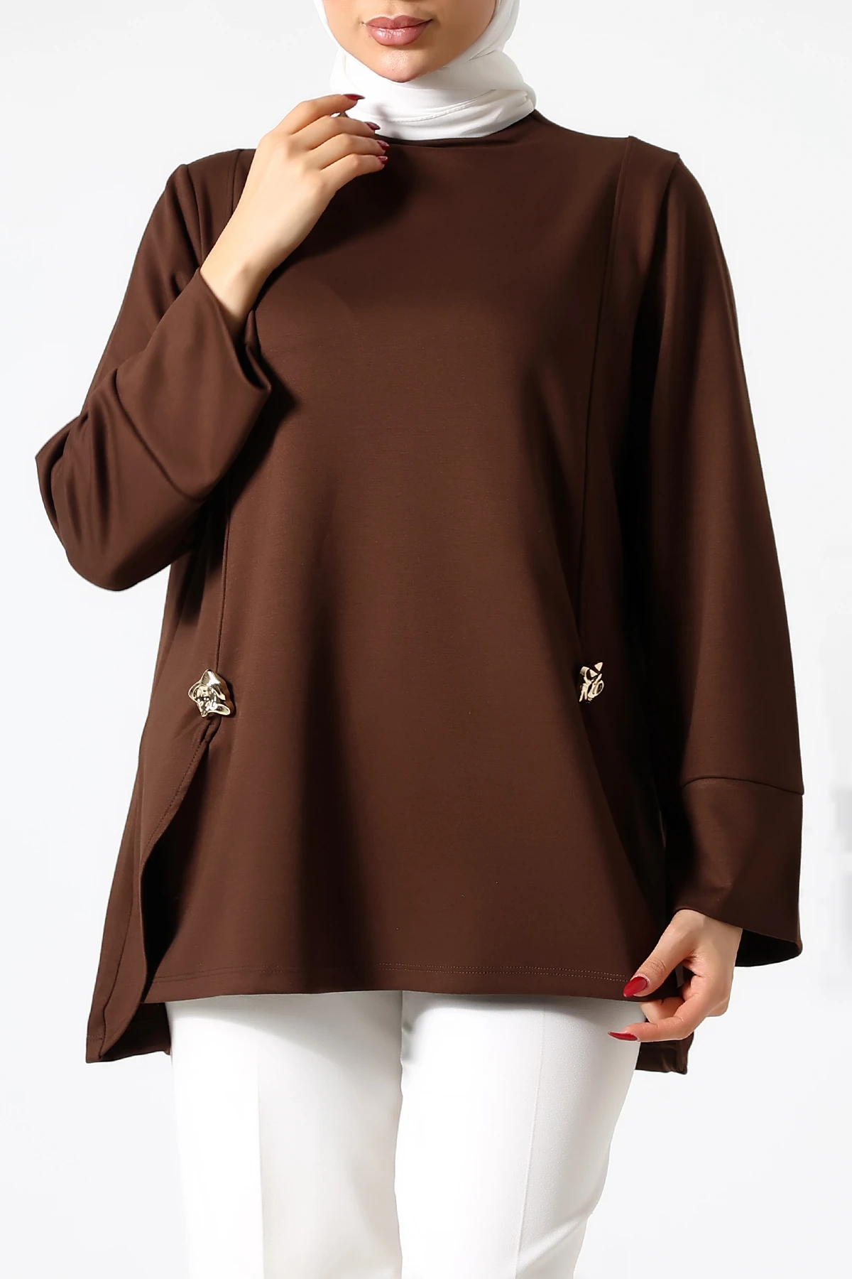 SABR Polyviskon Metal Broş Detaylı Geniş Kesim Tunik – Şık & Modern Tasarım