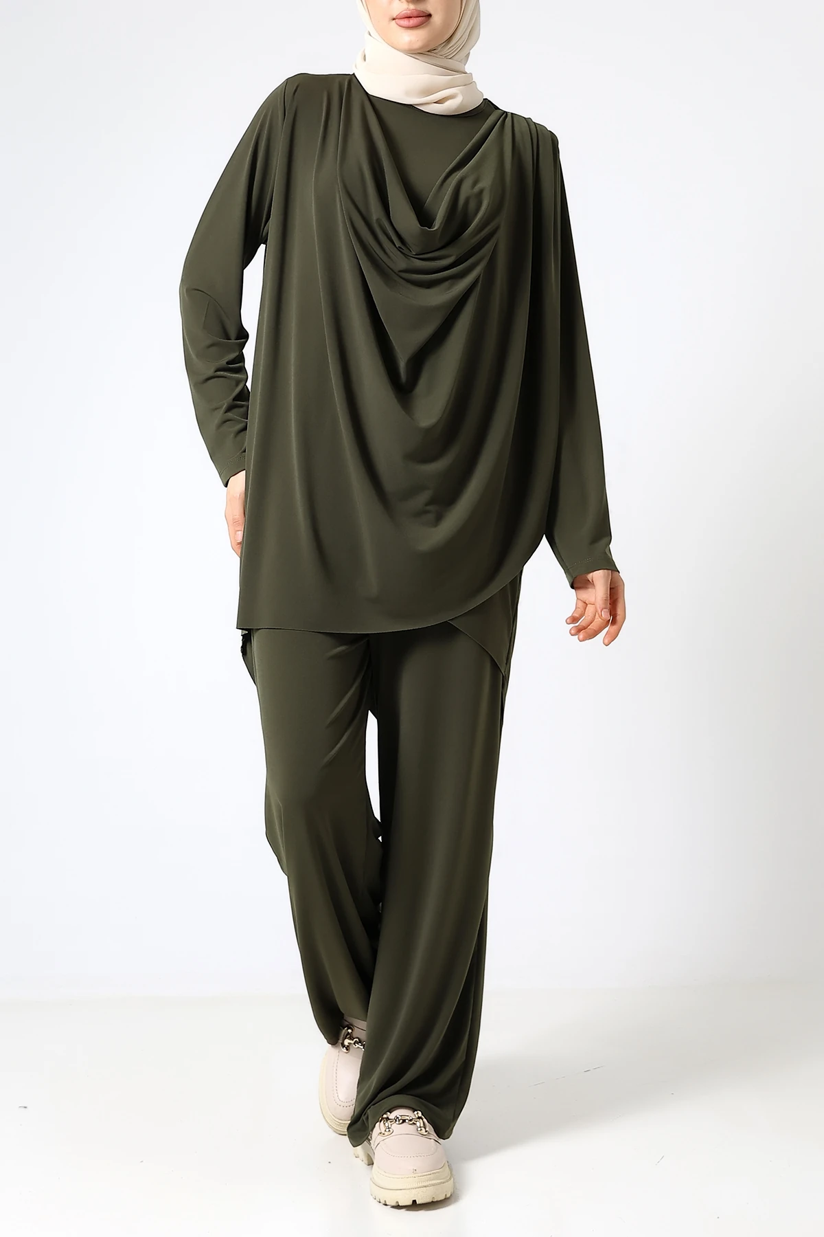 SABR Sandy Drapeli Asimetrik Tunik & Pantolon İkili Takım – Zarif Günlük Şıklık
