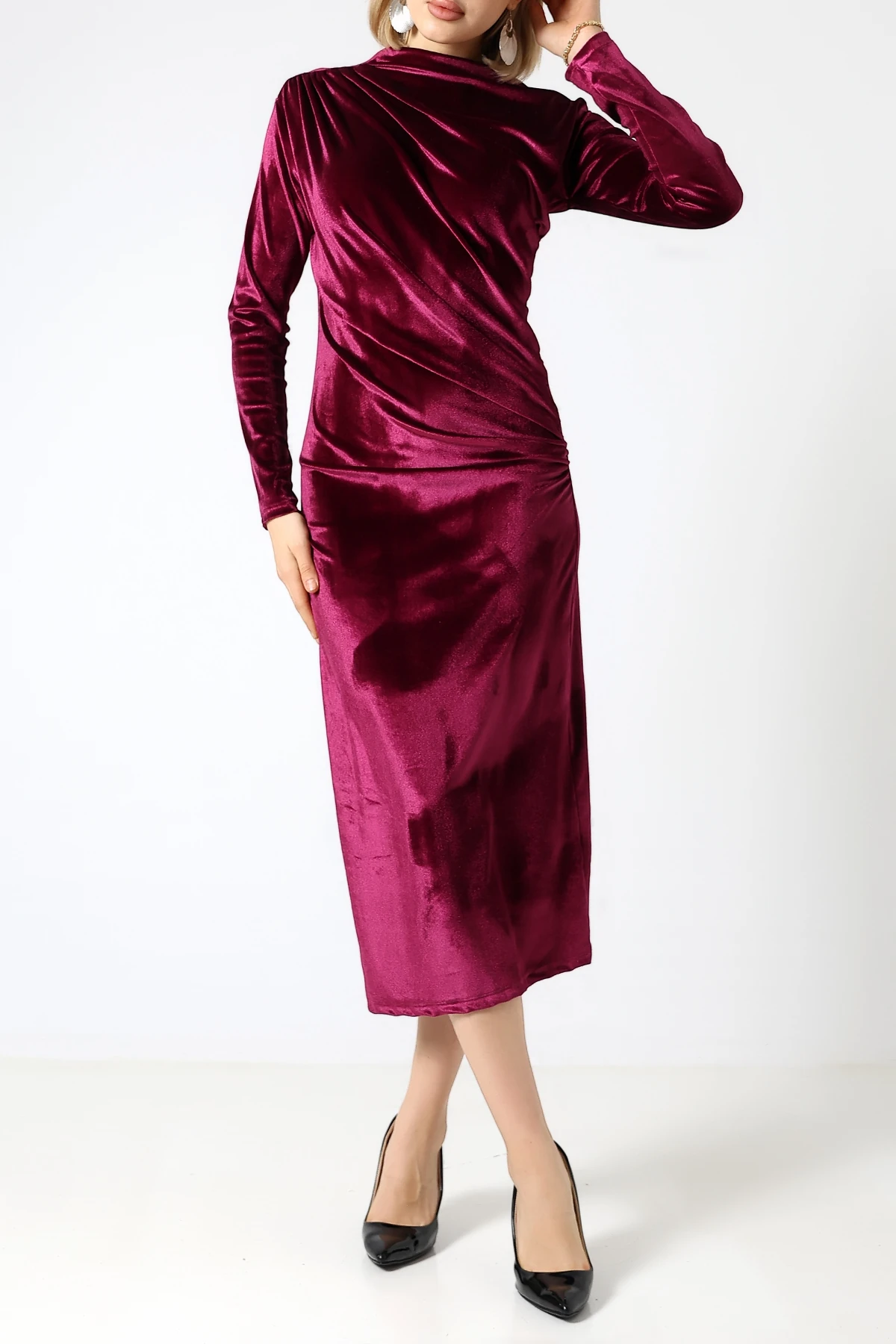 SABR Kadife Yarım Balıkçı Büzgü Detaylı Midi Elbise – Şık & Zarif Kadife Elbise