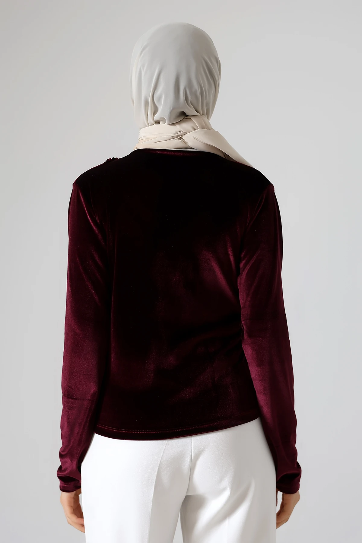 SABR Kadife Balıkçı Yaka Büzgü Detaylı Bluz – Şık & Zarif