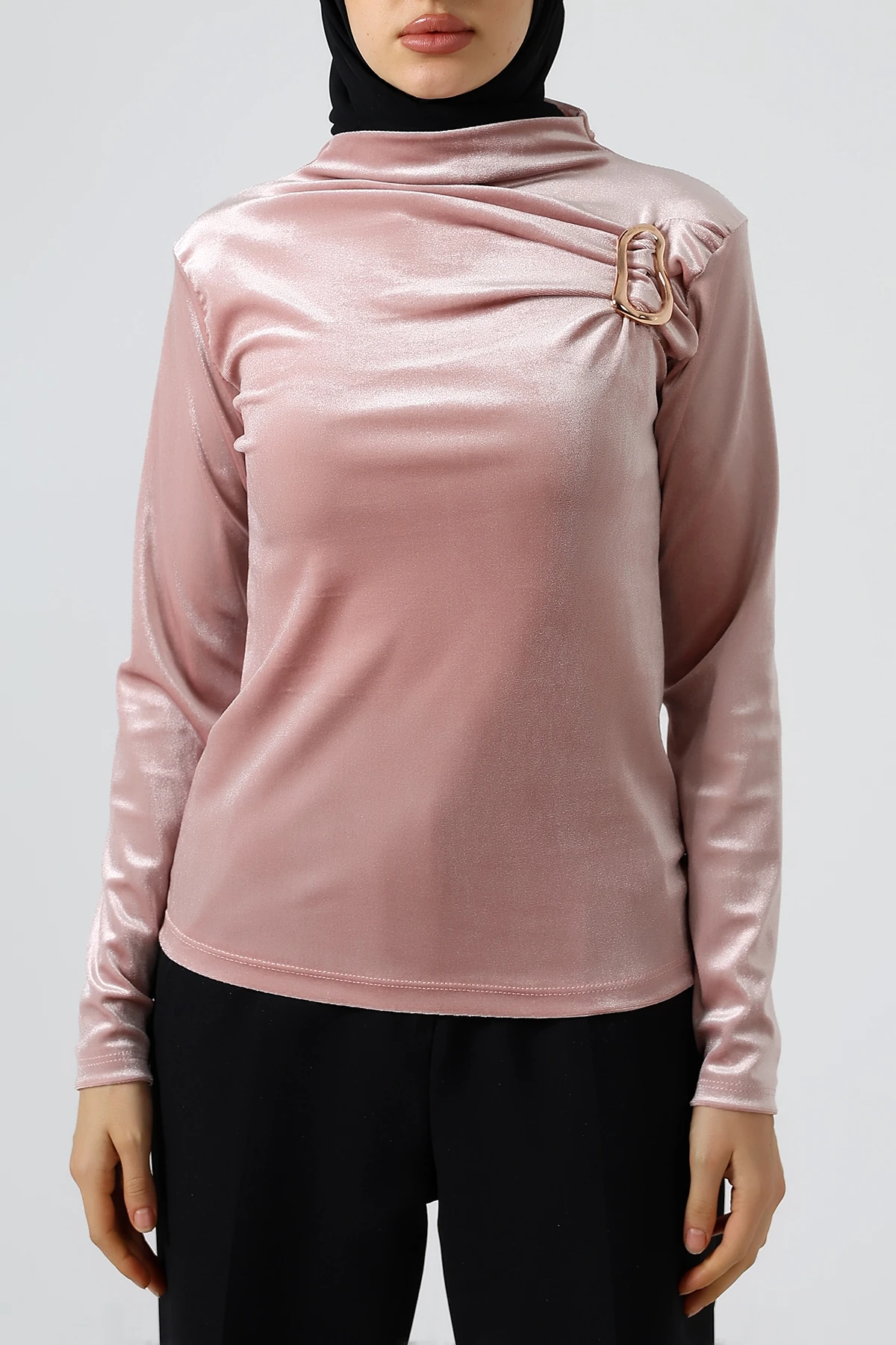 SABR Kadife Yarım Balıkçı Yaka Tokalı Bluz – Zarif & Şık Kadın Bluz - Pudra Kadife