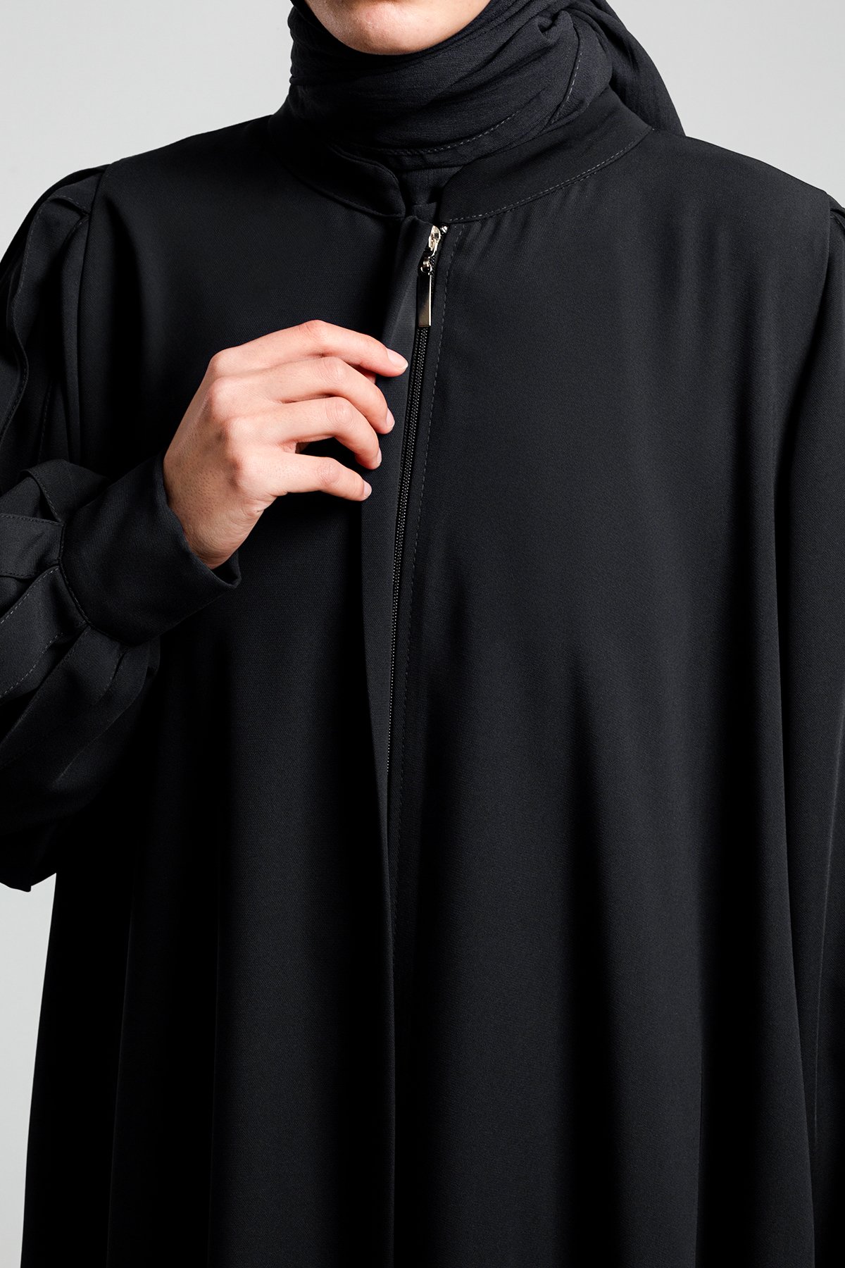 Pleated Sleeve Zipped Abaya