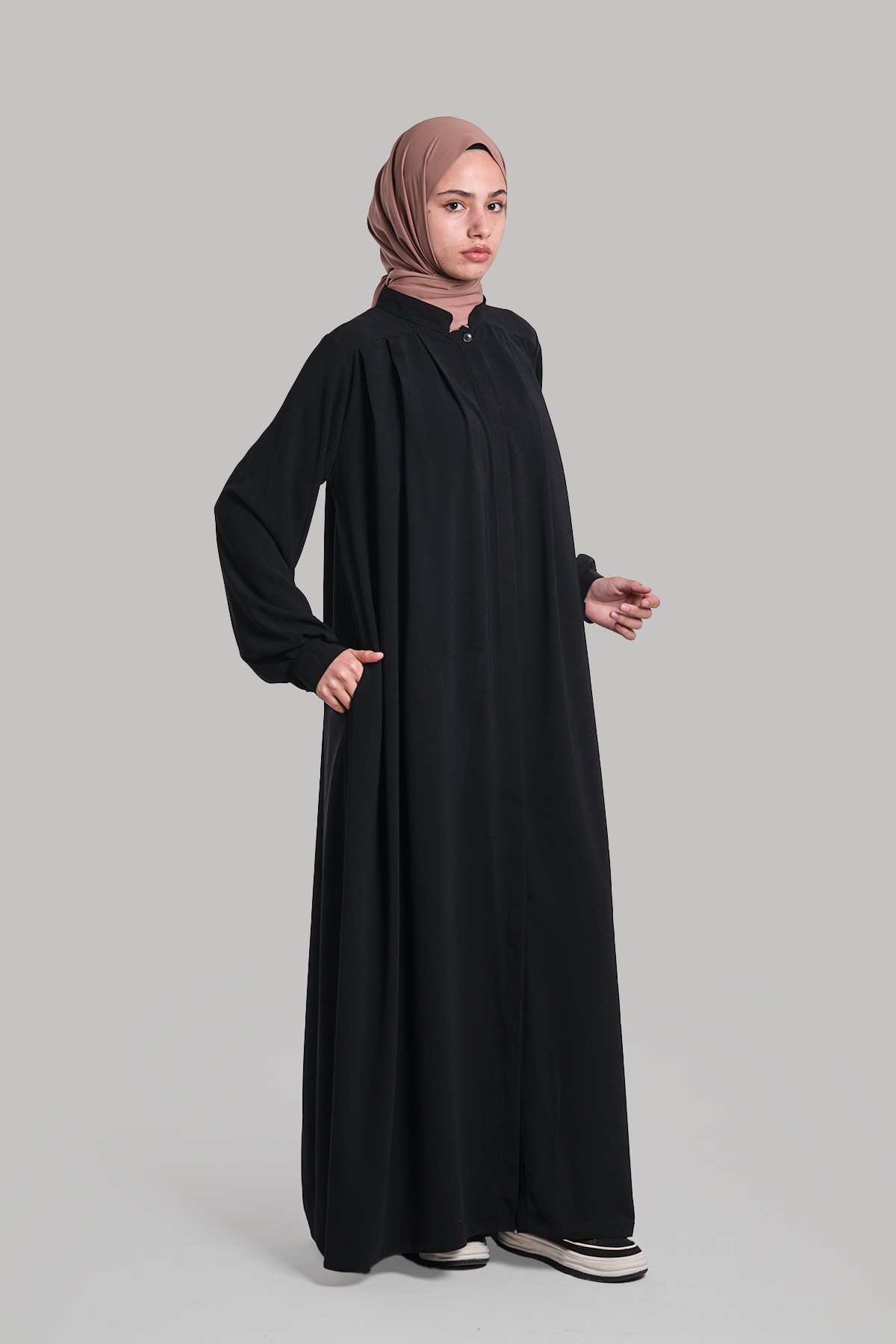 Hafsa Buttoned Abaya