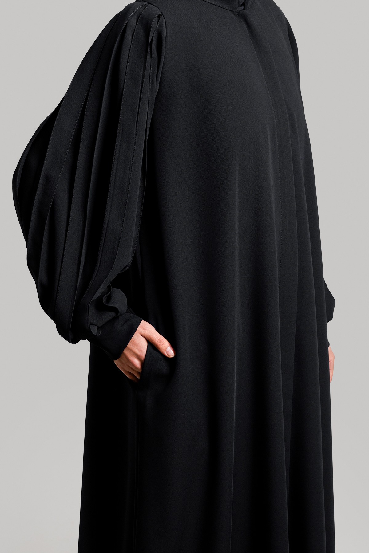 Pleated Sleeve Zipped Abaya
