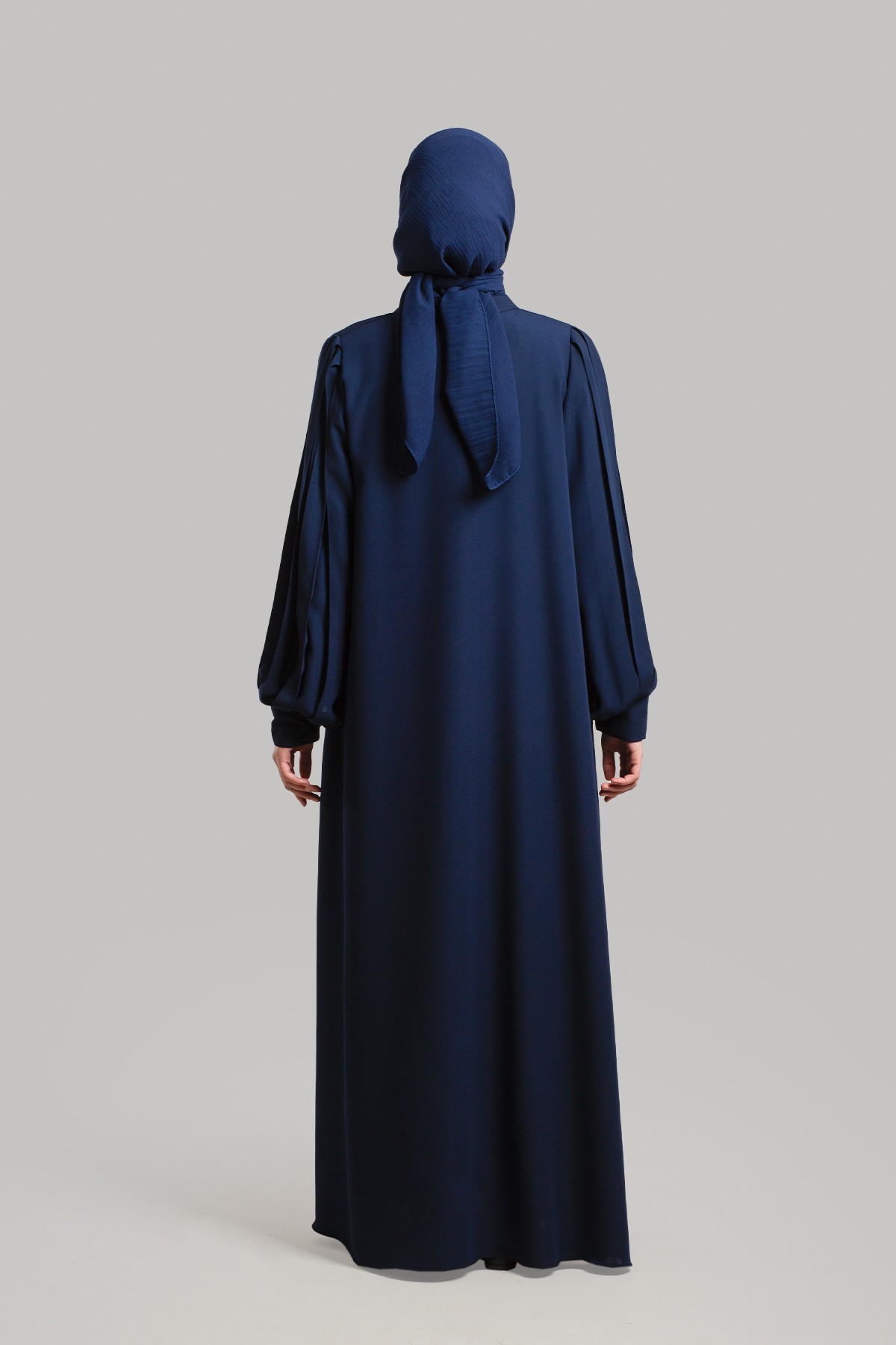 Pleated Sleeve Zipped Abaya