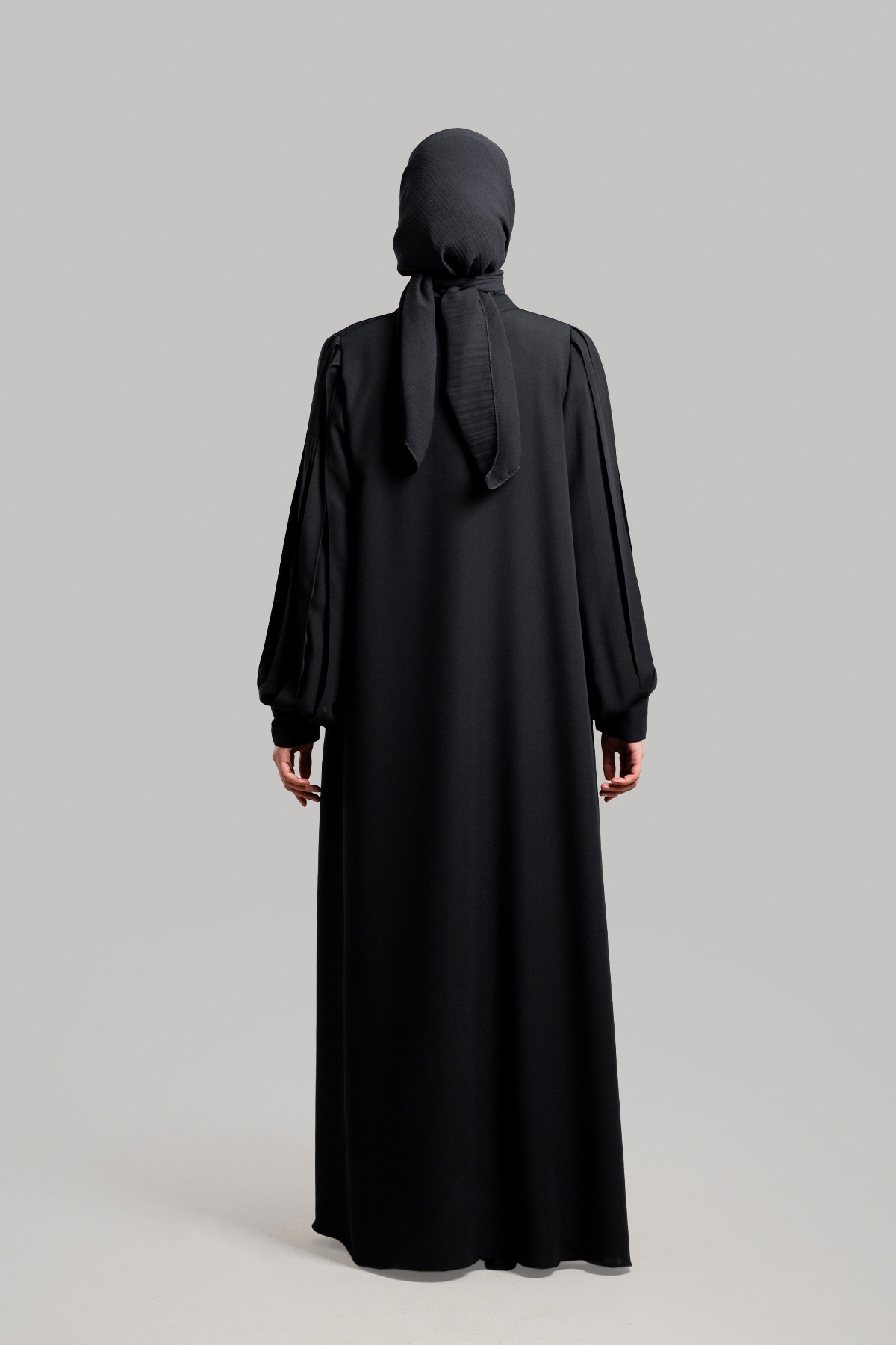 Pleated Sleeve Zipped Abaya