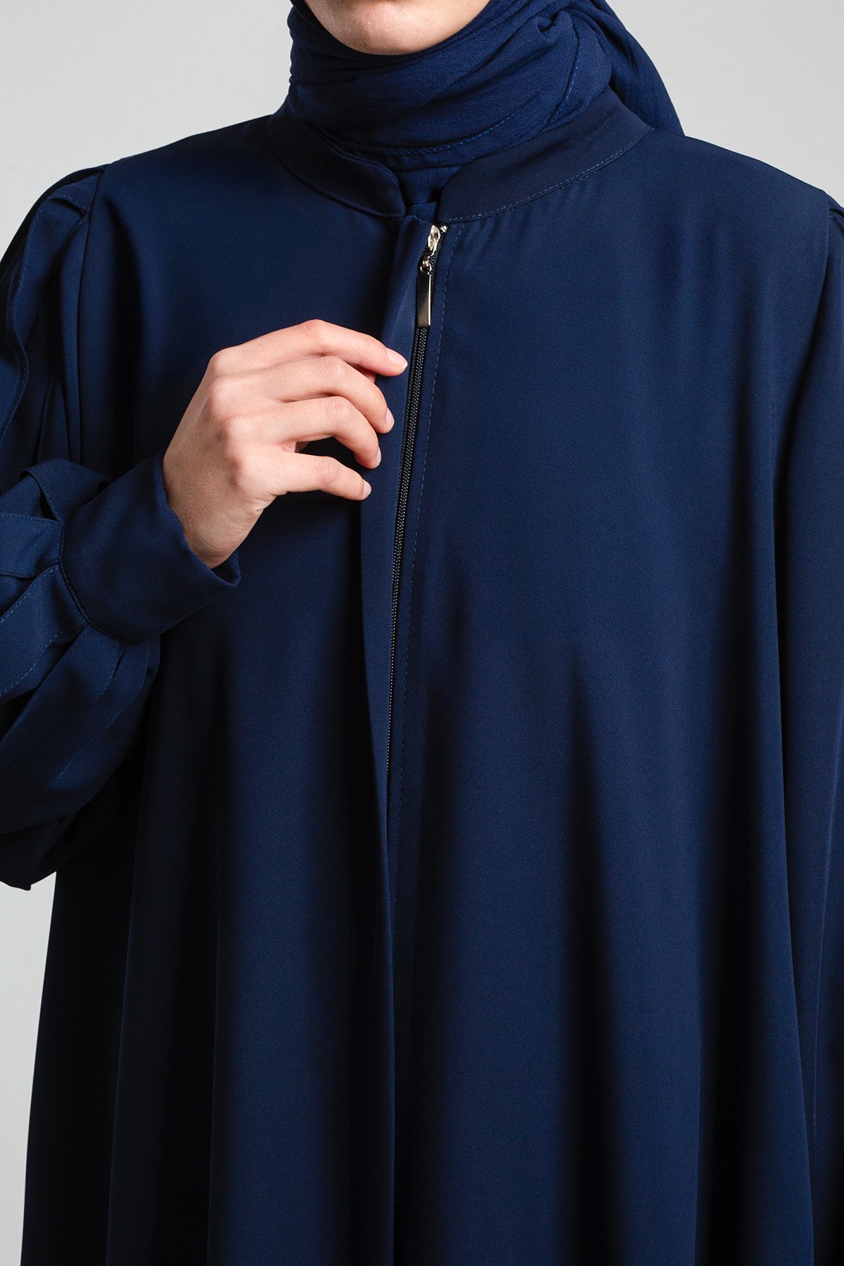 Pleated Sleeve Zipped Abaya