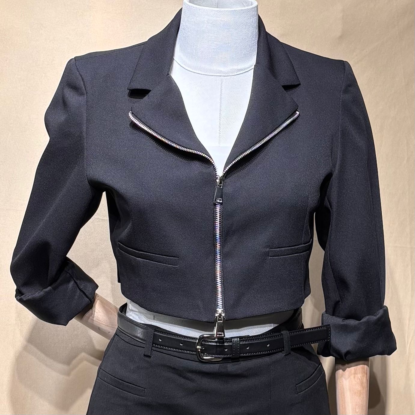 Önü Fermuarlı Crop Blazer Ceket