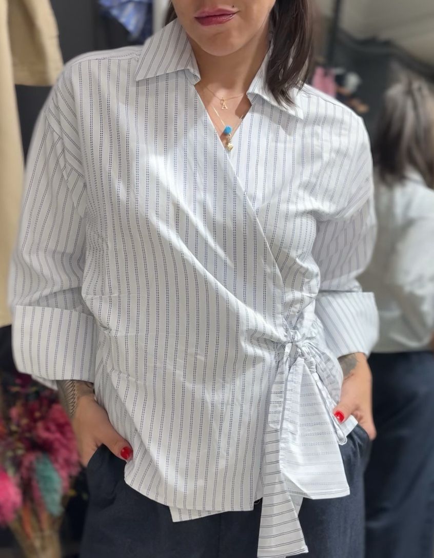 Gömlek Detaylı Bluz