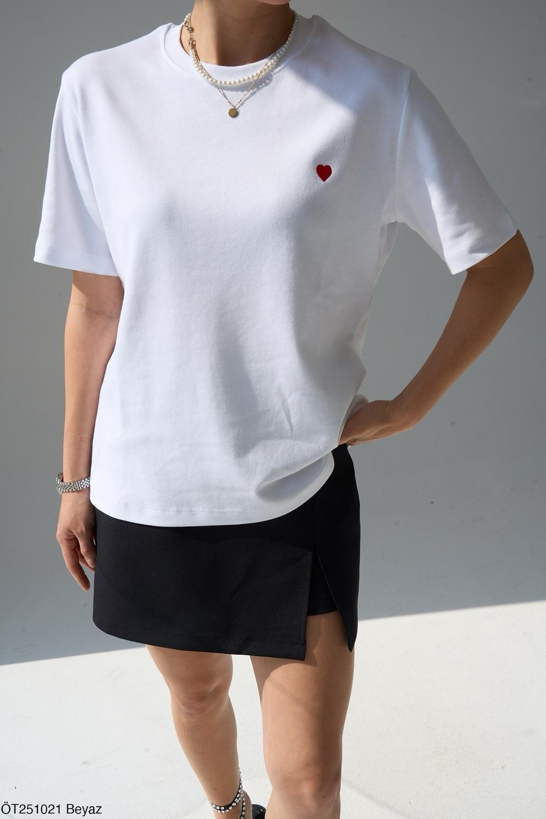KALP DETAYLI BEYAZ TSHIRT - BYZ