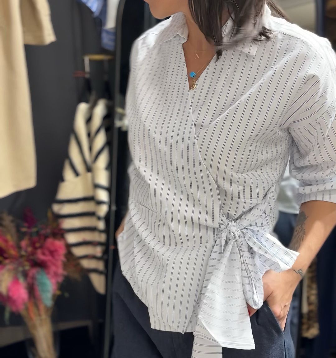 Gömlek Detaylı Bluz