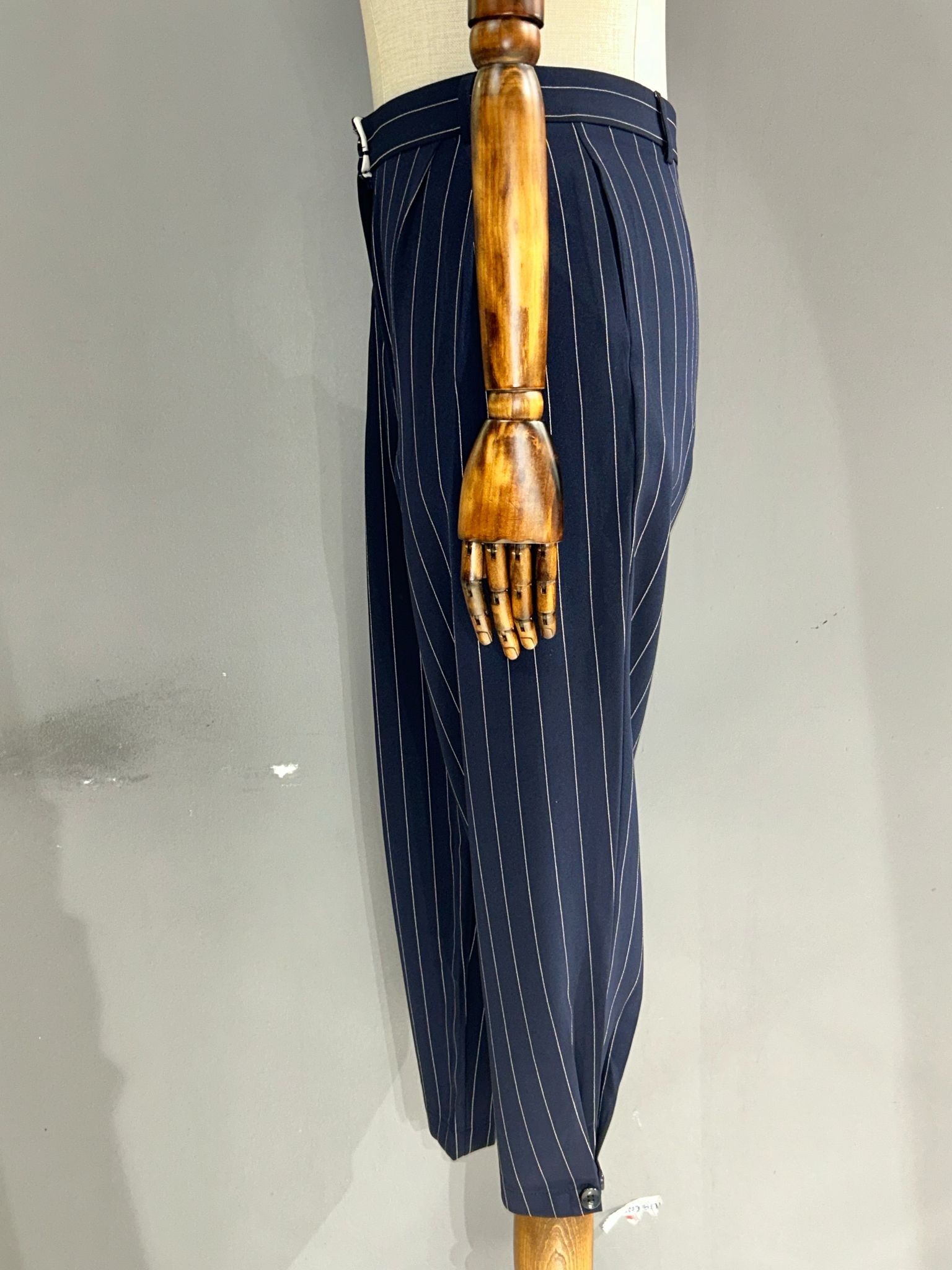 DÜĞME DETAYLI PİLELİ PANTOLON