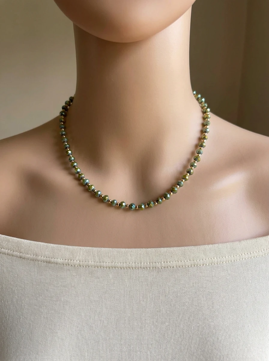 Zeytin Yeşili Işıltılı Kristal Kolye