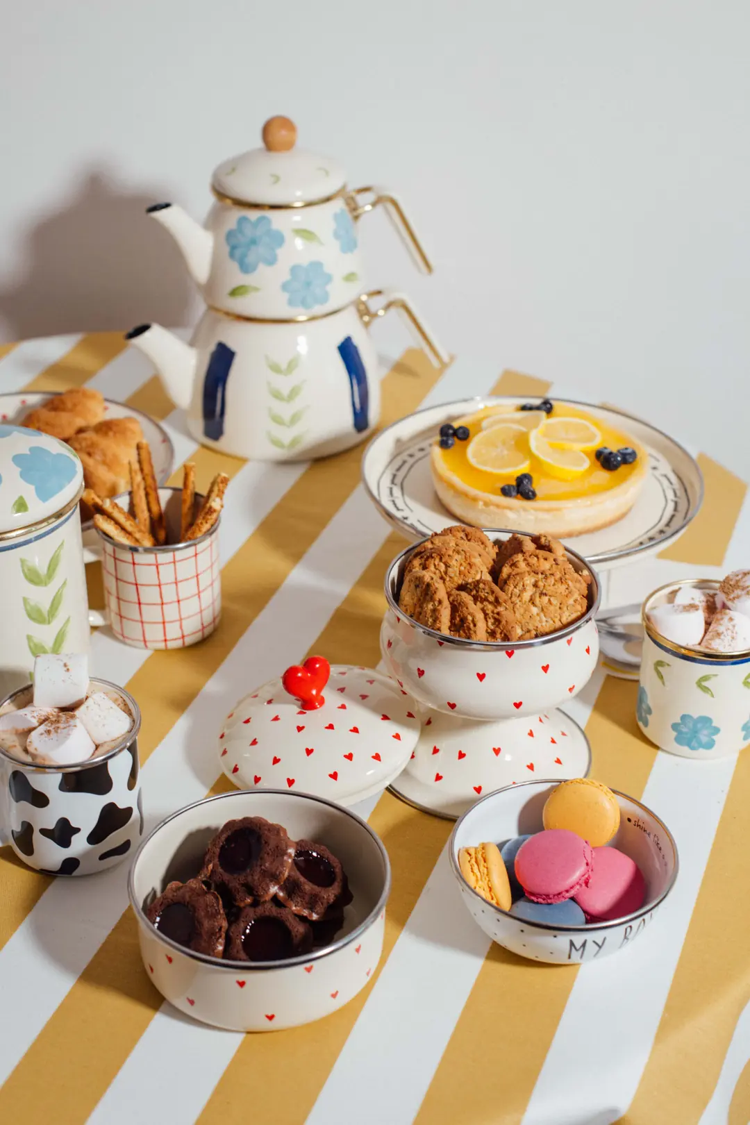 Sağlıklı, dayanıklı ve şık Emaylab emaye ürünleri, doğal pişirme deneyimi arayanlar için mutfaklarda fark yaratıyor.