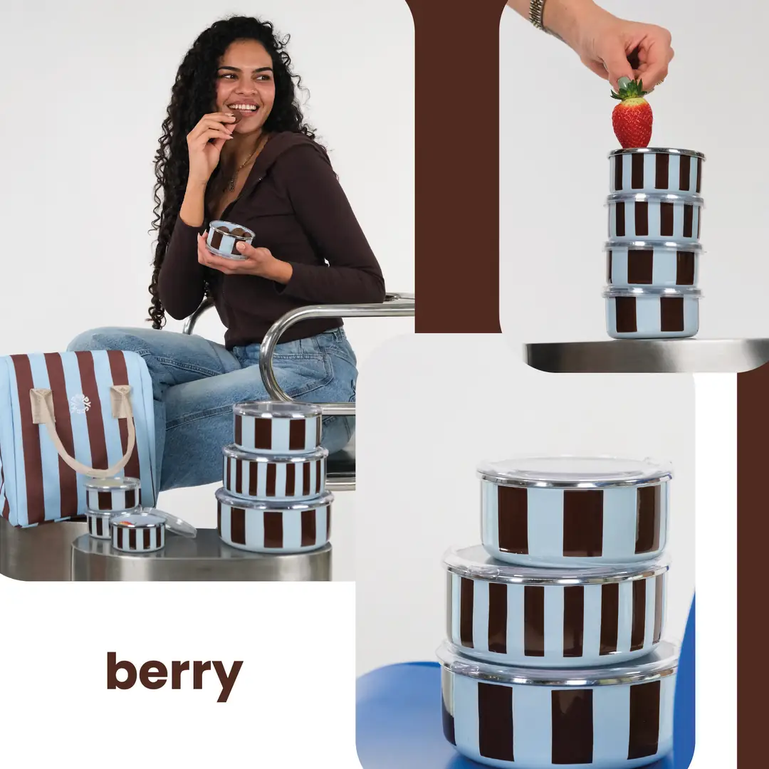 Berry 🫐: Mavi çizgili, sade ve zamansız bir stil