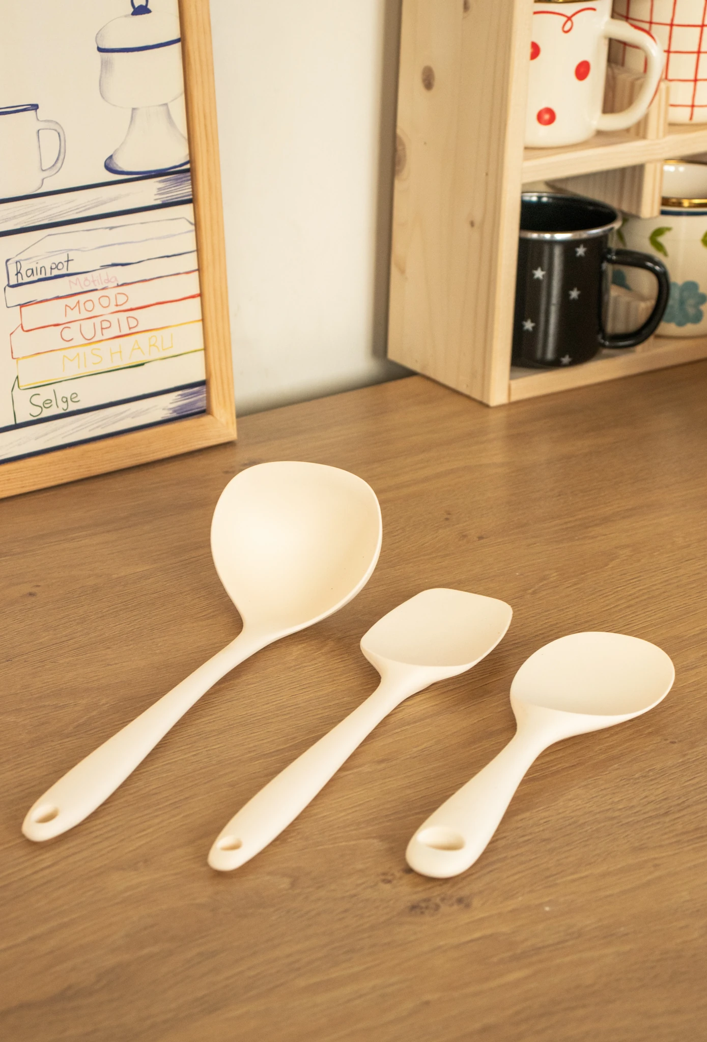 Emaylab Silikon 3’lü Set Yemek Servis Kaşığı Asılabilir Kaşık, Yanmayan Silikon Kaşık