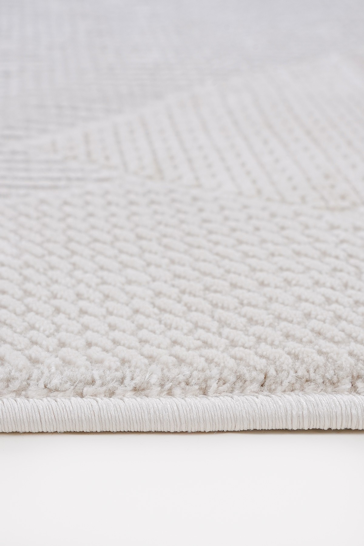 Soft 1124 Asimetrik Desenli Krem Kesme Halı