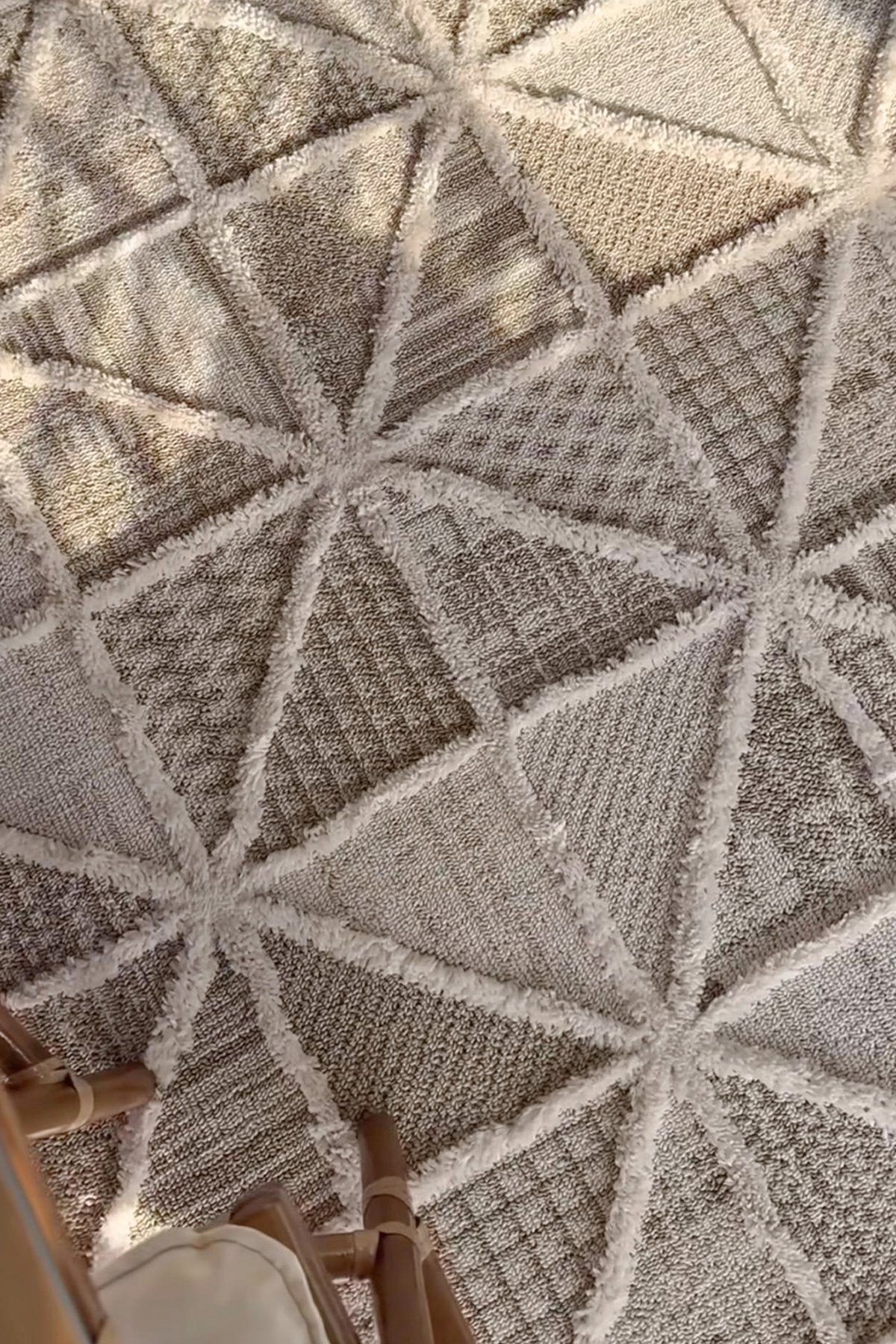 Step 2201 Krem Etnik Desenli Modern Kesme Halı