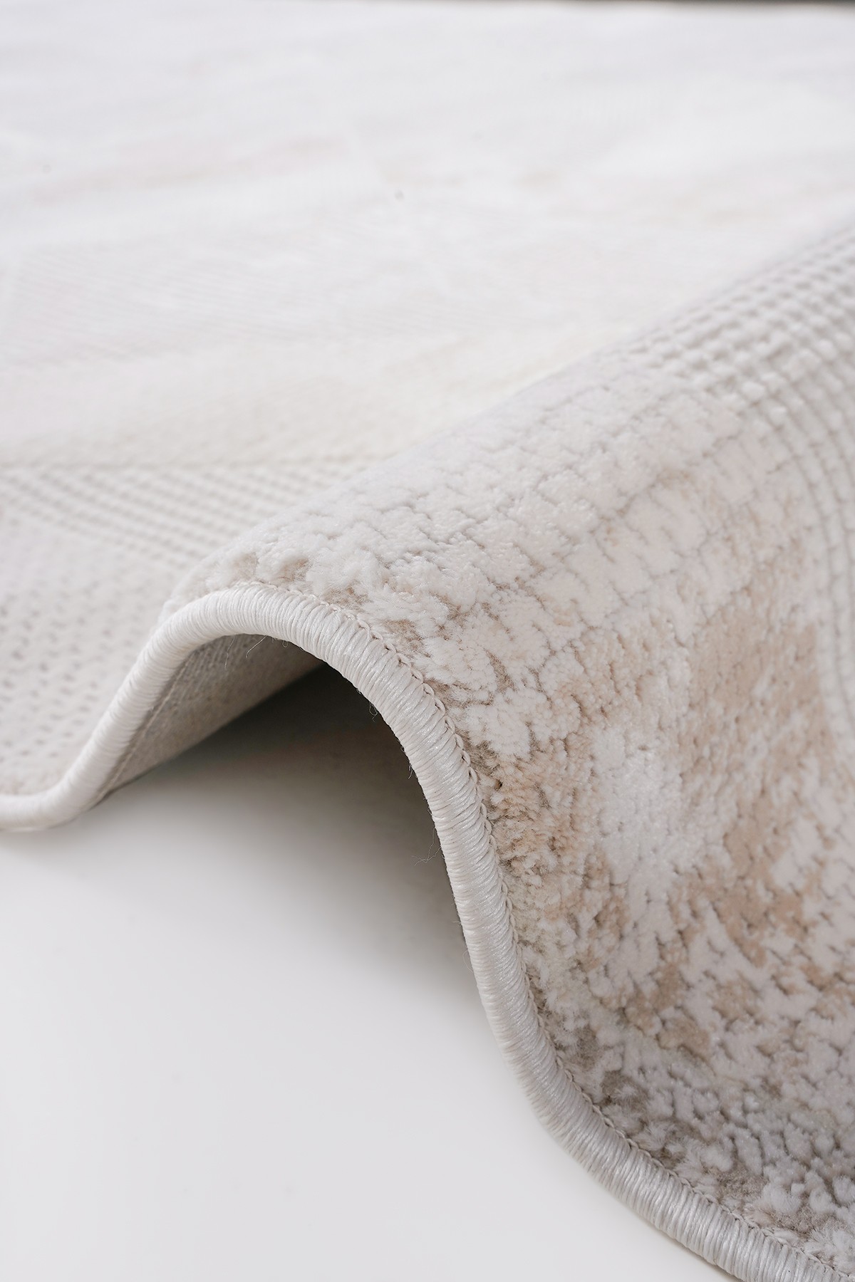 Soft 1124 Asimetrik Desenli Krem Kesme Halı