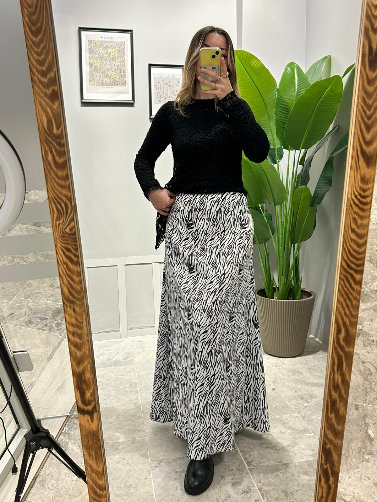 DESENLİ SATEN ETEK - Siyah image