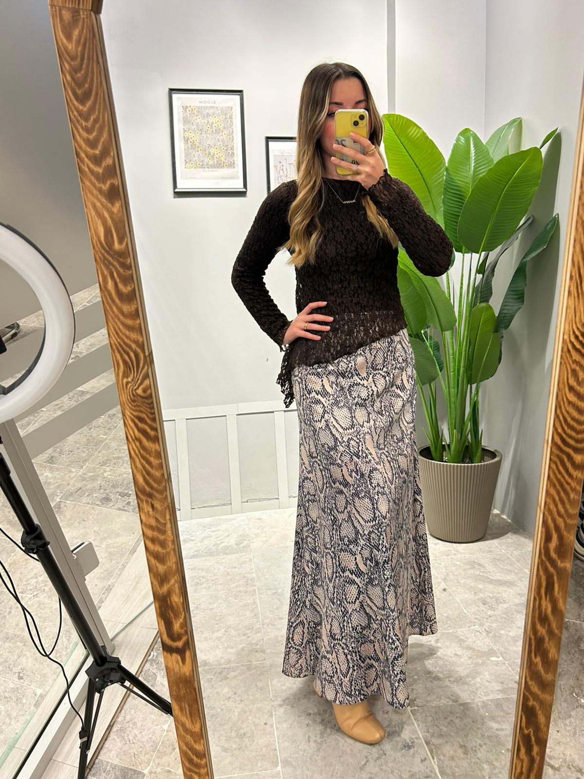 DESENLİ SATEN ETEK - Bej image