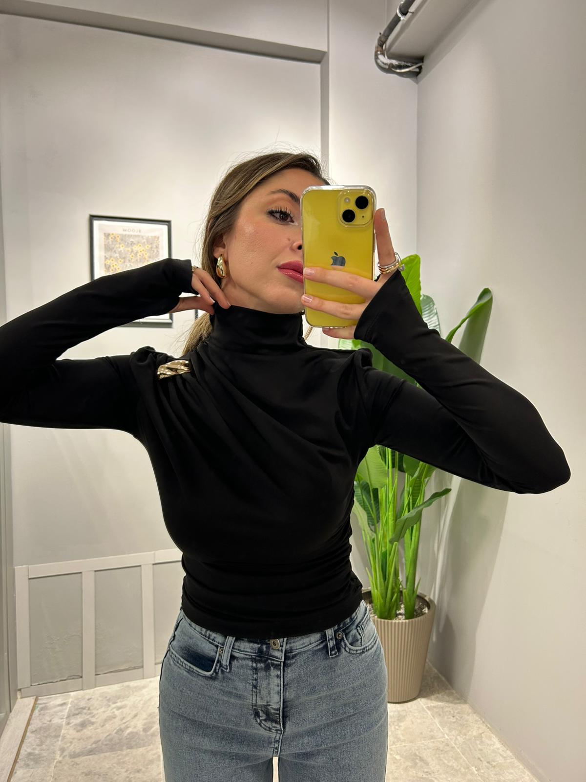 GOLD DETAYLI BALIKÇI YAKA BÜZGÜLÜ BODY