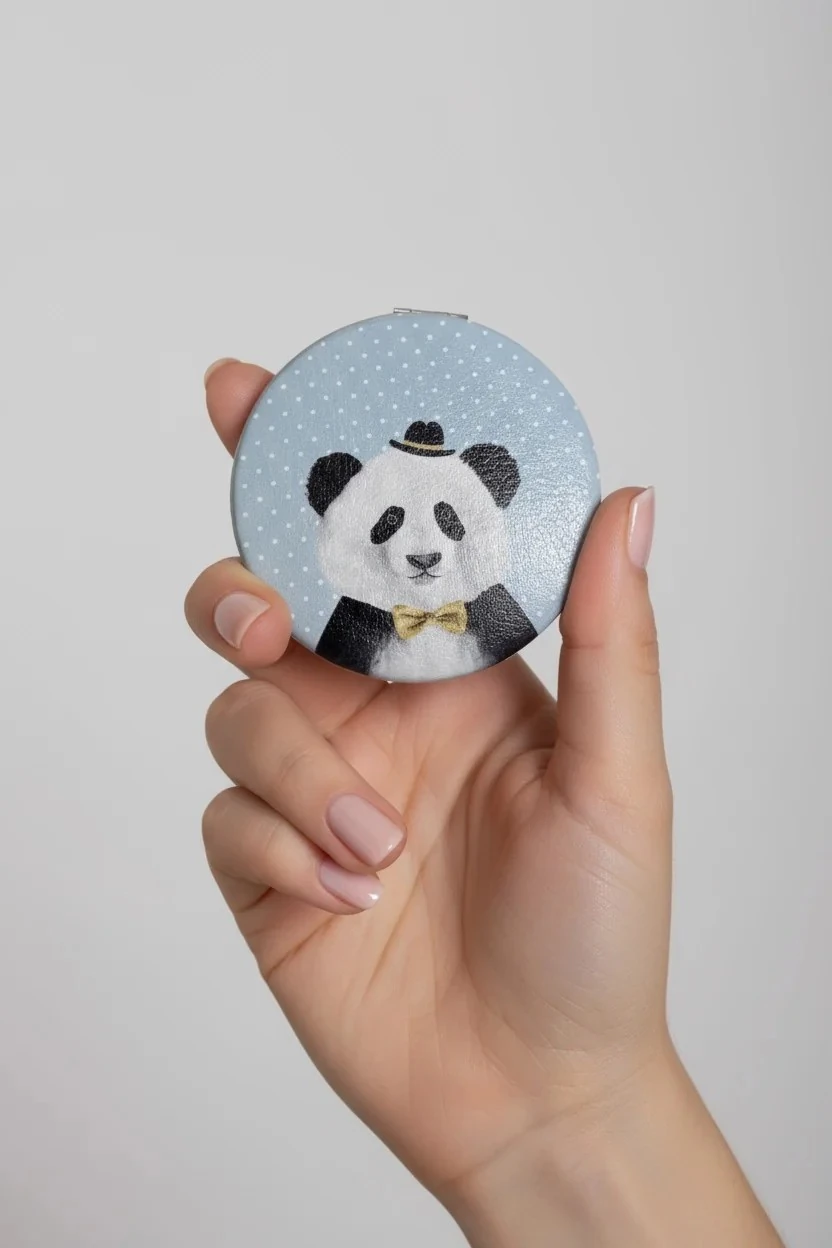 Şapkalı Panda Temalı El Aynası (6 cm)