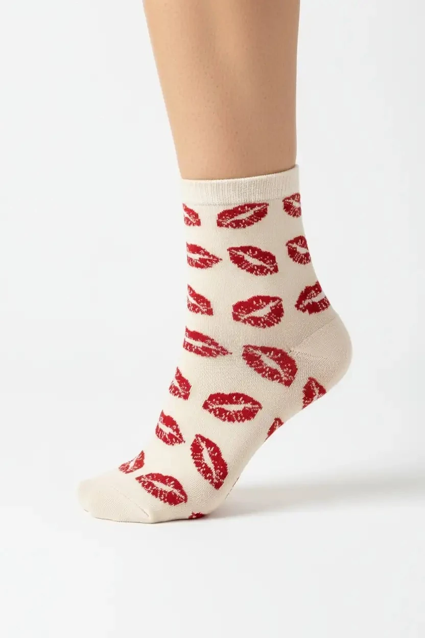 Kiss Me Softly Dudak Desenli Yumuşak Dokulu Çorap