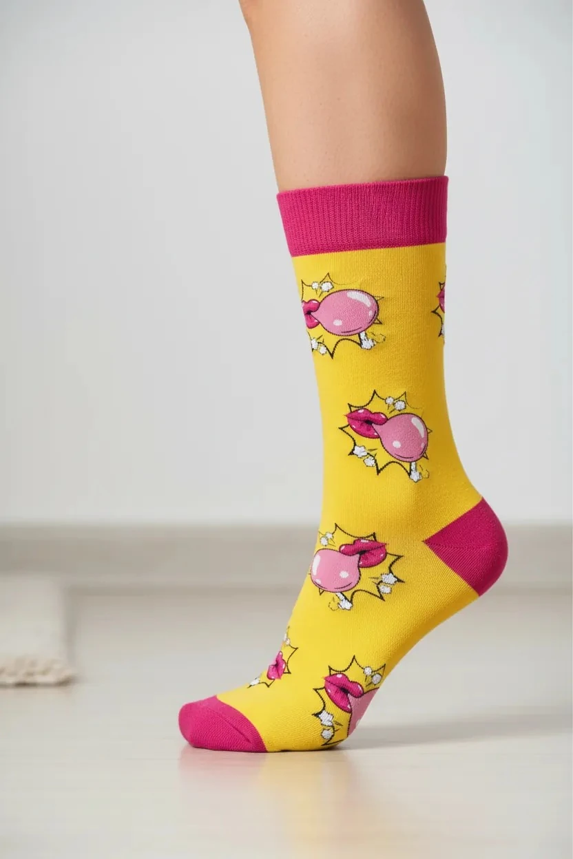 Sağ Sol Farklı Wow Dudak Desenli Çorap (36-44 Numaraya Uygun)