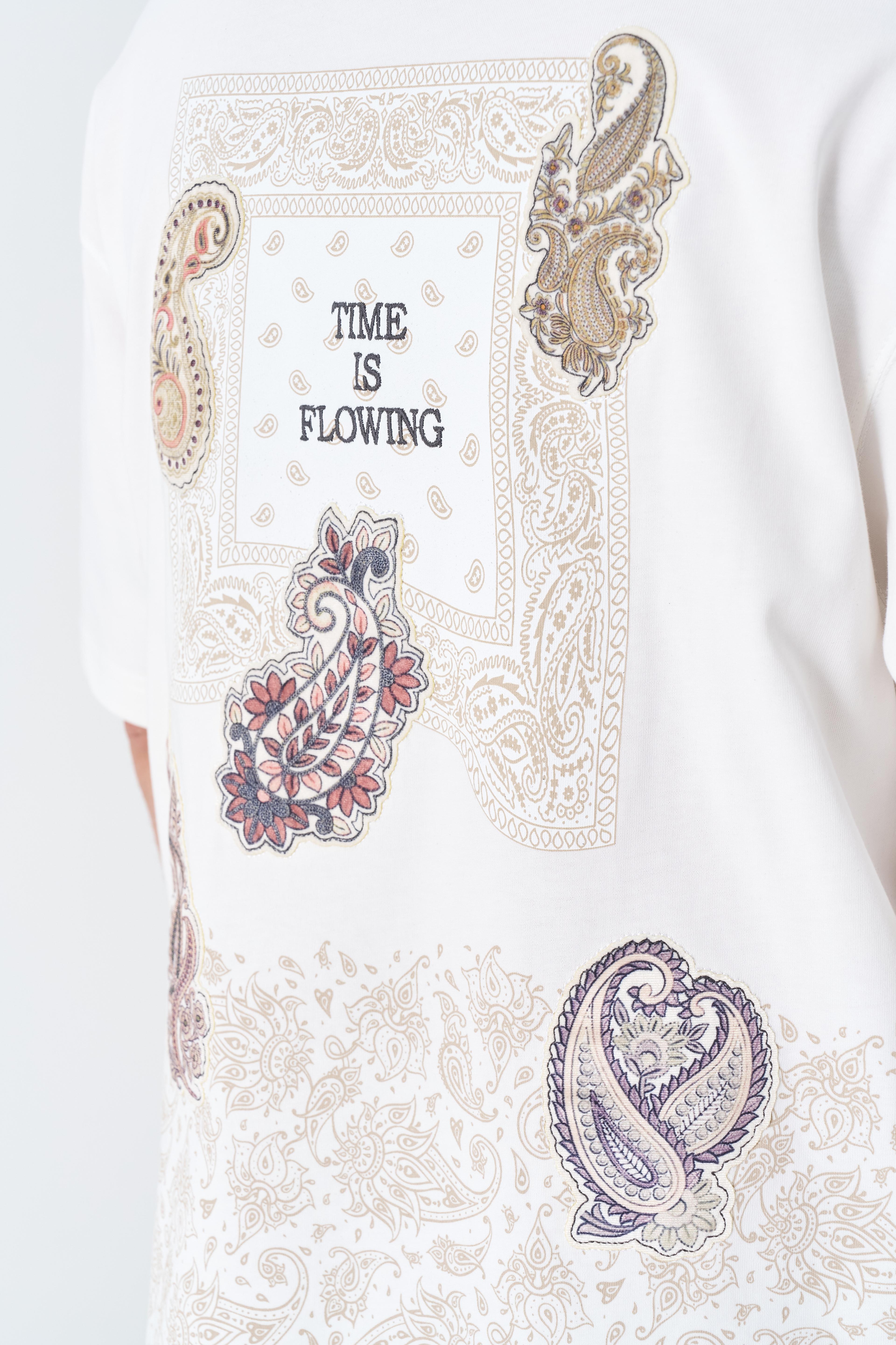 TIME IS FLOWING Oversize Tişört – %100 Pamuk - Beyaz
