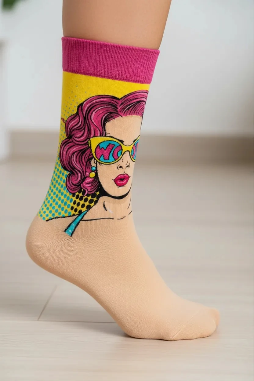 Sağ Sol Farklı Wow Dudak Desenli Çorap (36-44 Numaraya Uygun)