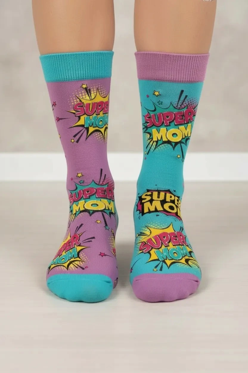Sağ Sol Farklı Super Mom Desenli Çorap (36-44 Numaraya Uygun)
