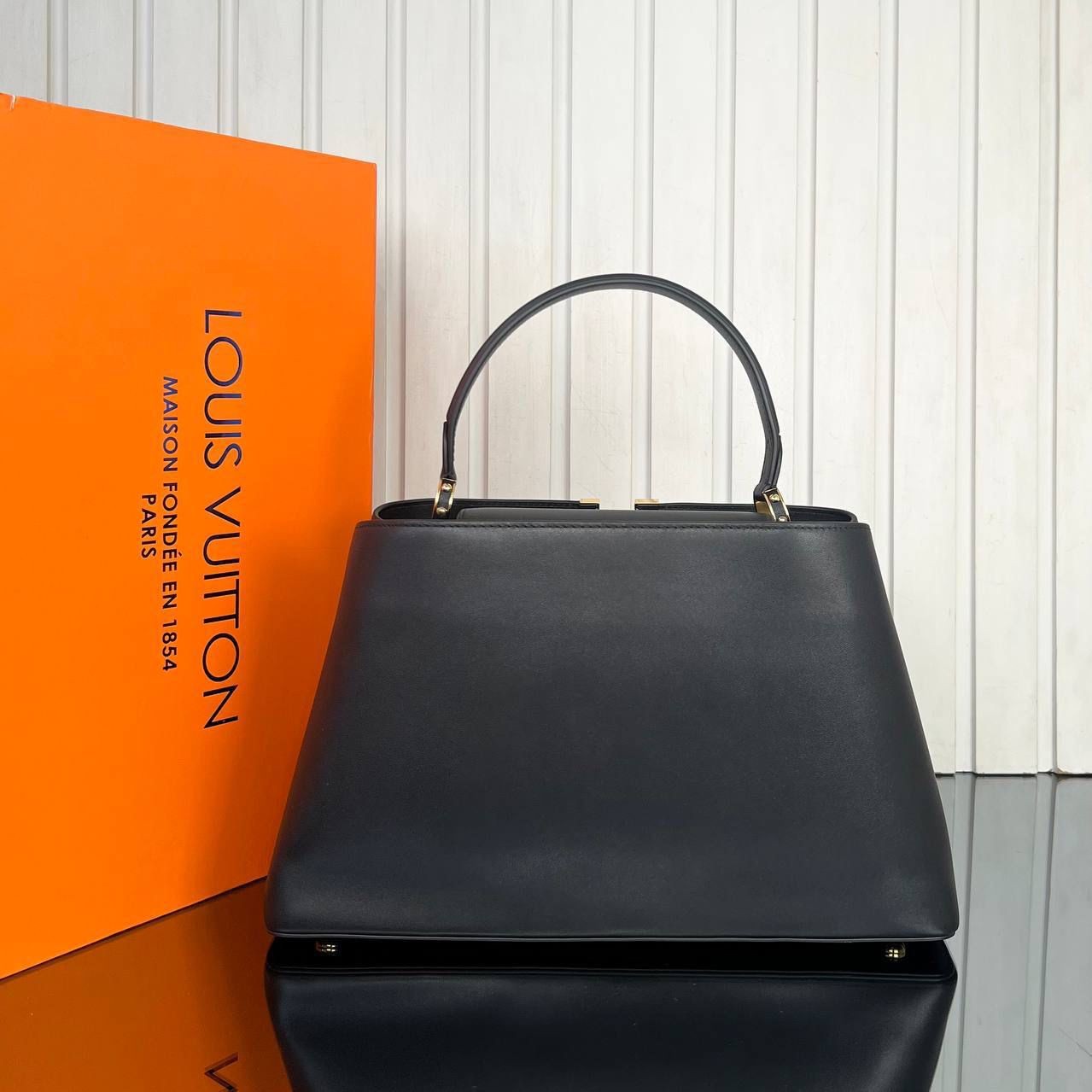 Louis Vuitton Capucines Souple GM