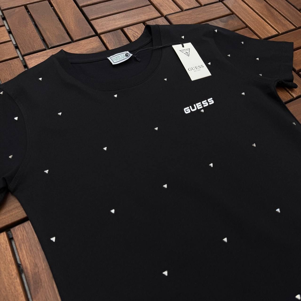 GUESS Boncuk Detaylı Siyah Kadın T-Shirt ES89