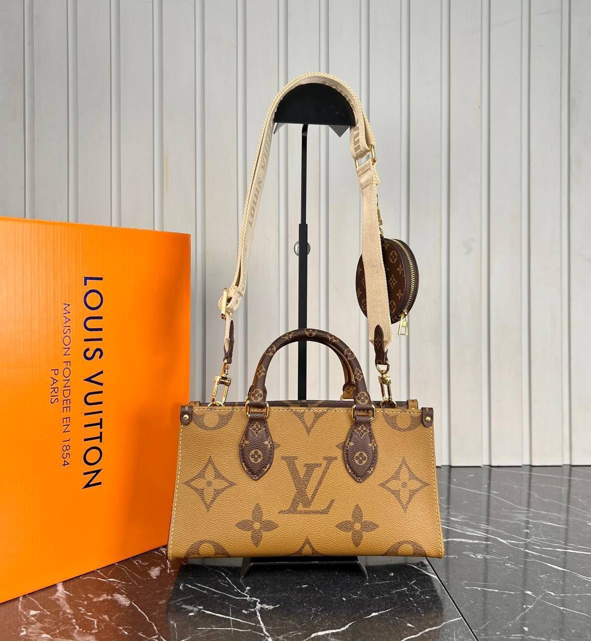 Louis Vuitton OnTheGo East West