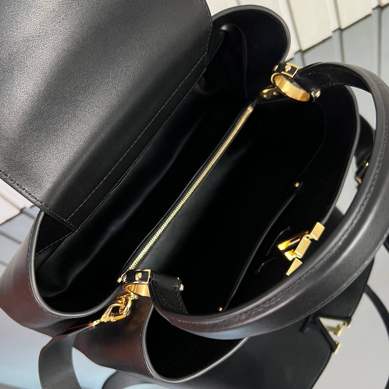 Louis Vuitton Capucines Souple GM